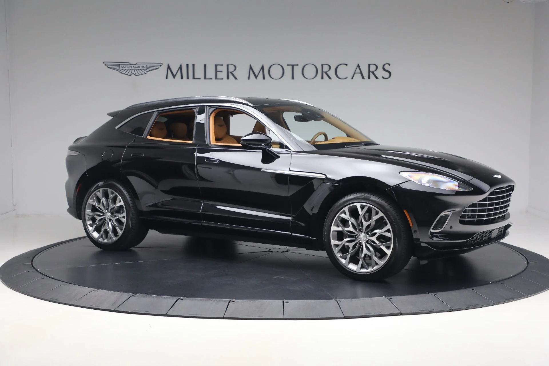 mph009_1228337912_Used_2021_Aston_Martin_DBX_1784989752_8150fca0ad