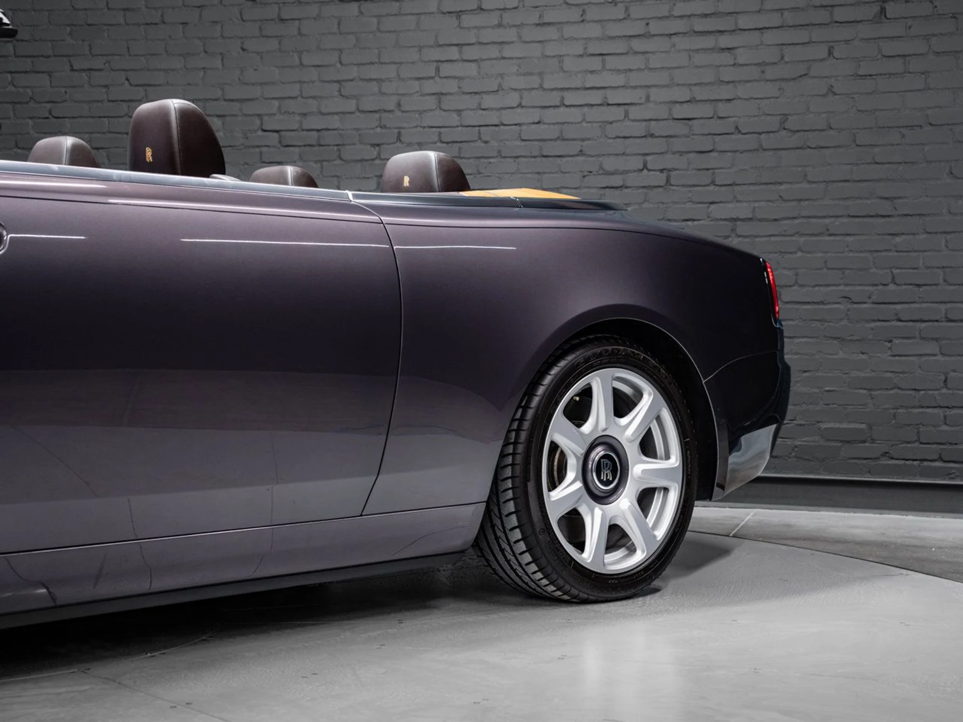 mph009_1230628187_rolls_royce_dawn_2016_0e28f8365c