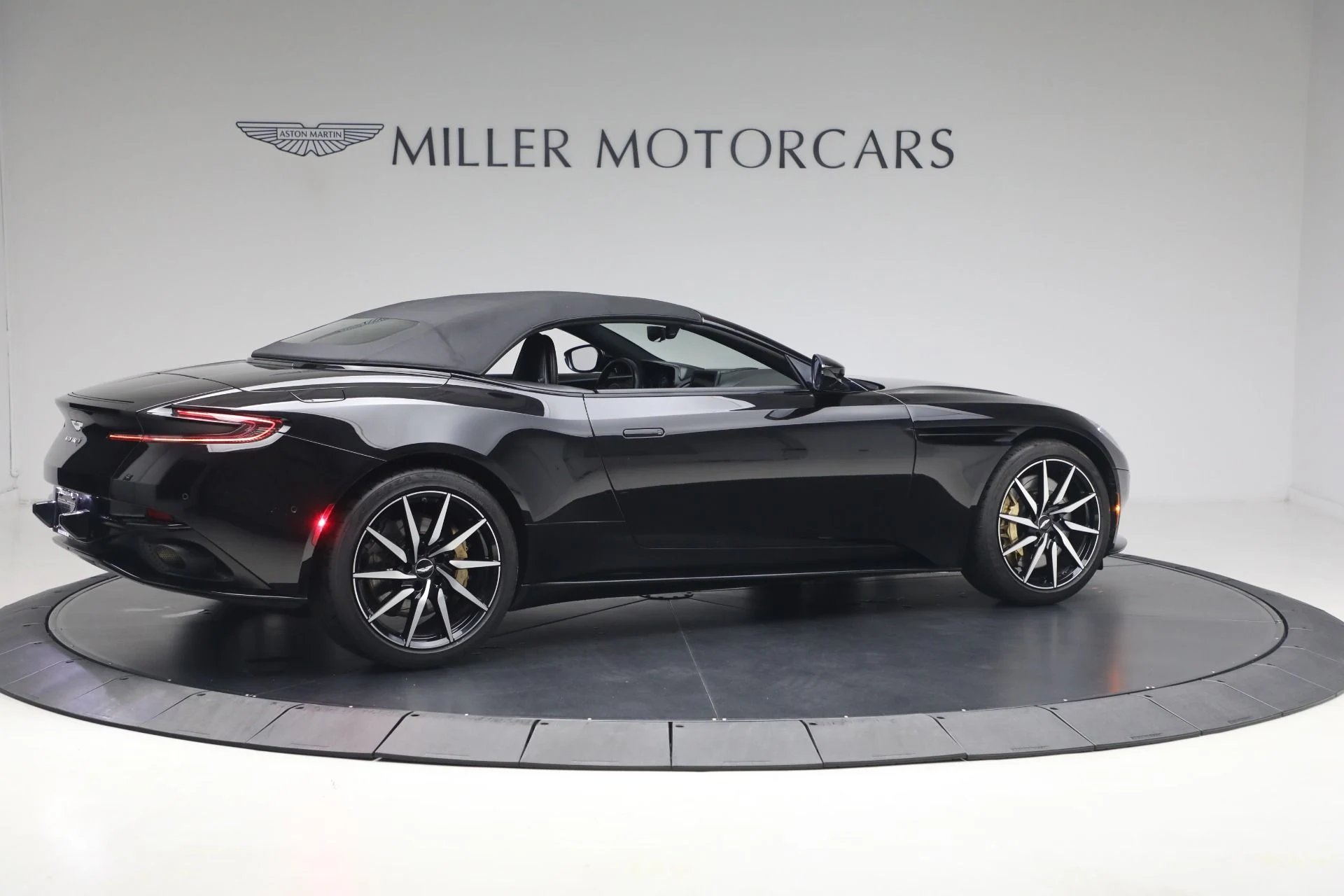 mph009_1235280852_Used_2020_Aston_Martin_DB_11_Volante_1780502553_050587c9f0