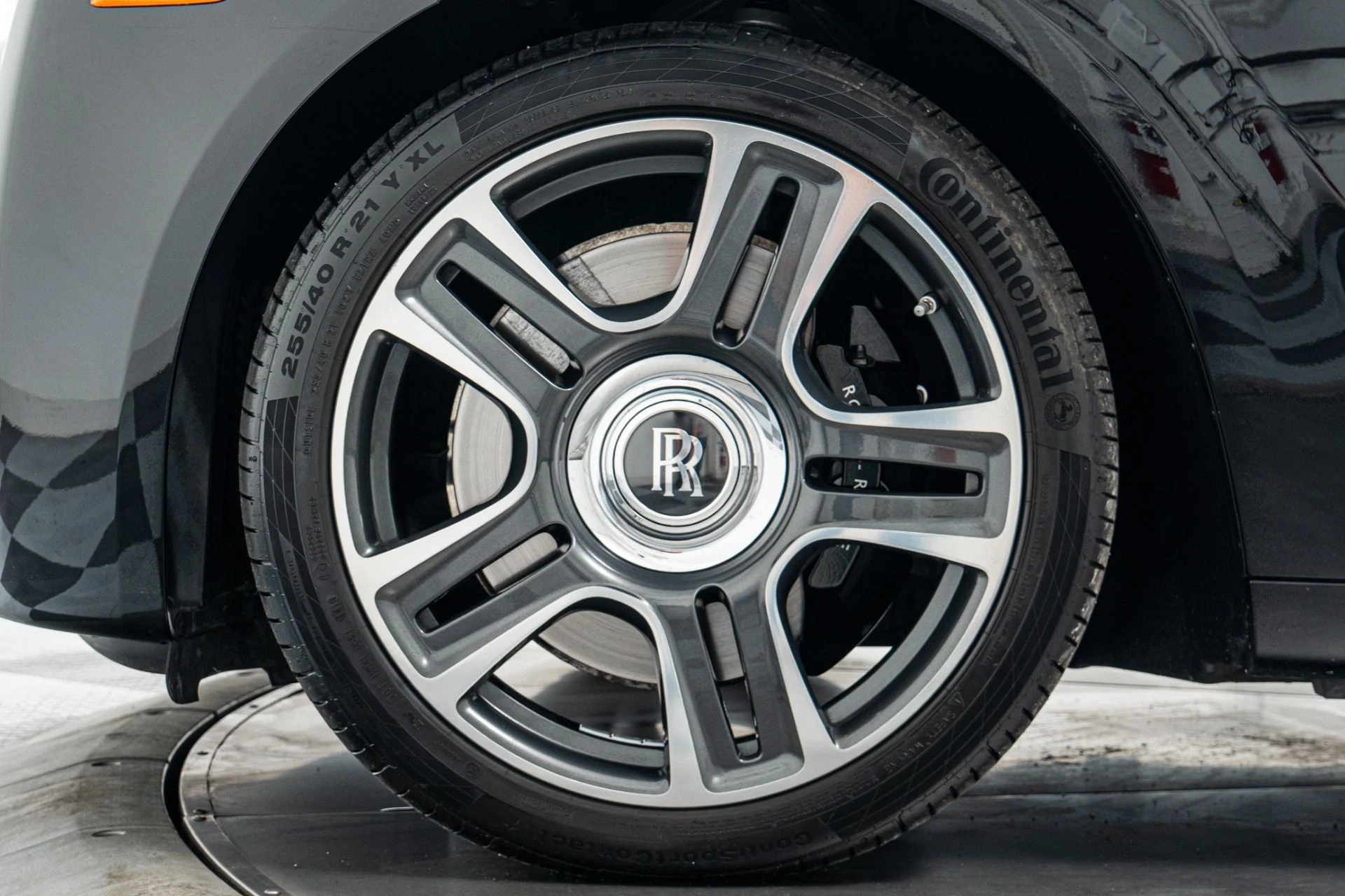 mph009_1244430619_Used_2017_Rolls_Royce_Ghost_Extended_Wheelbase_393_K_MSRP_Two_Tone_Paint_Rear_Chiller_1774532559_640a24ff15