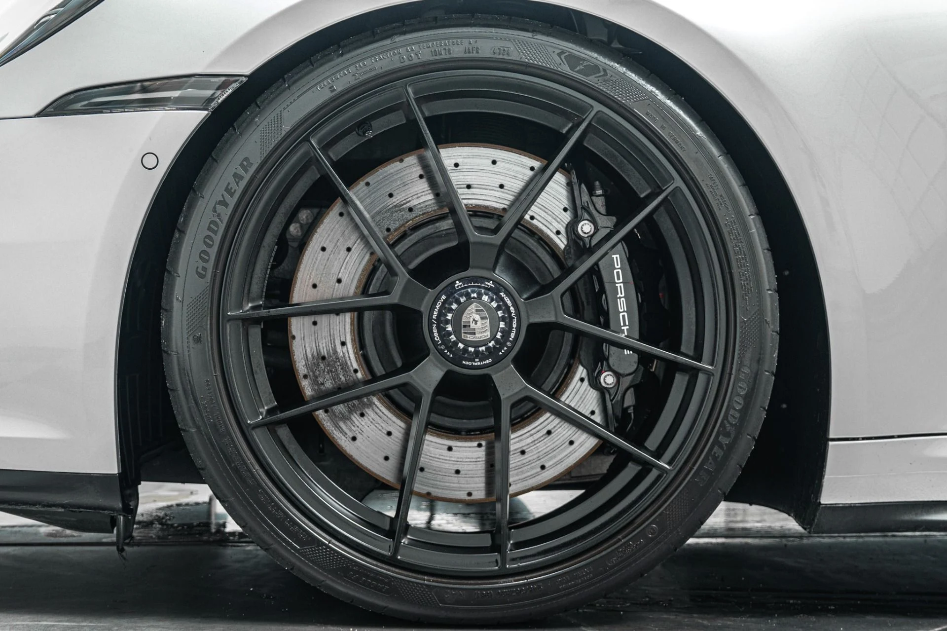 mph009_1249639706_Used_2025_Porsche_911_Targa_4_GTS_1783373195_9bb4d48214