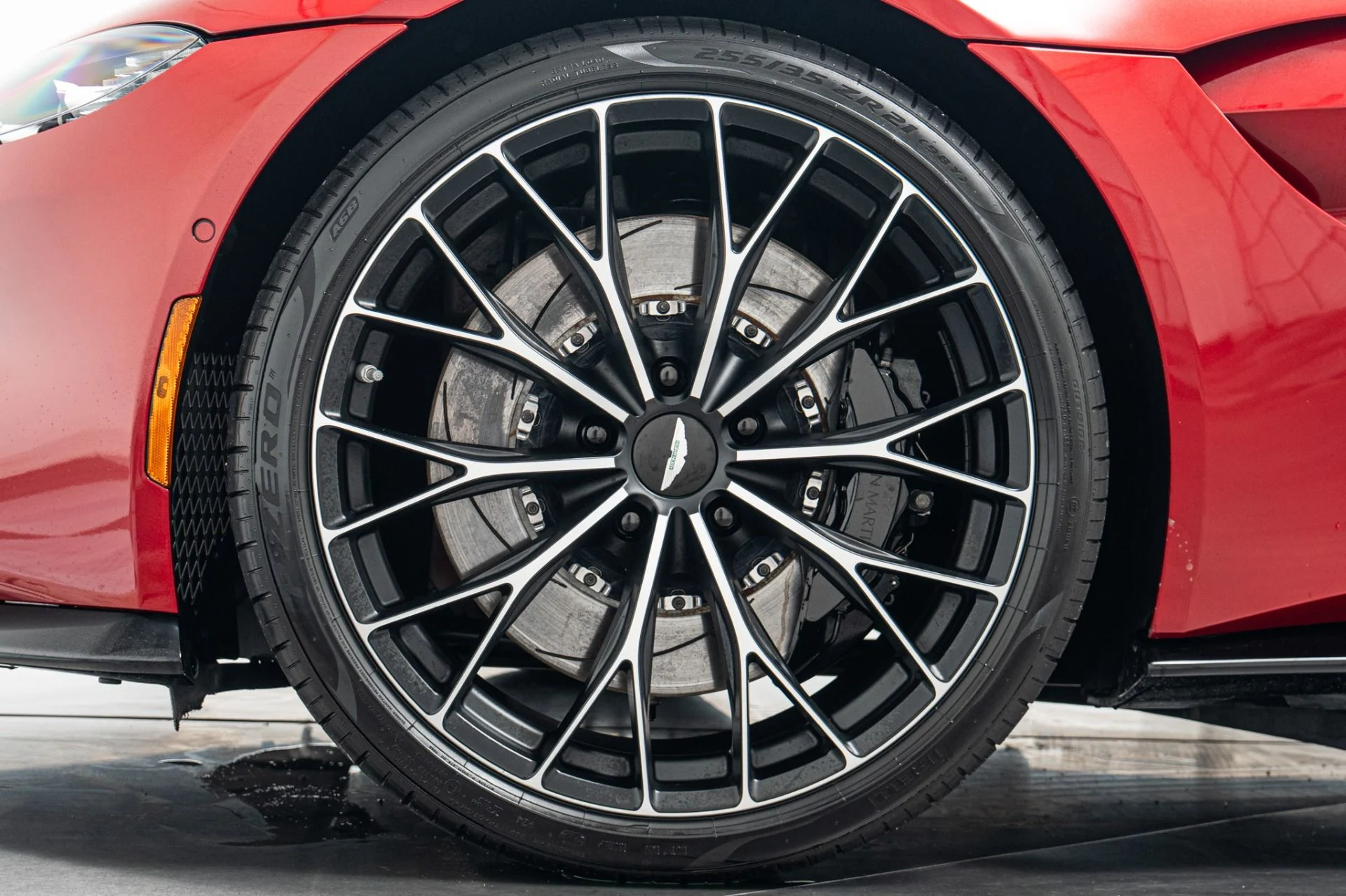 mph009_1251827315_Used_2023_Aston_Martin_Vantage_V8_Diamond_Turned_Wheels_Black_Packs_Contrast_Stitching_1783518748_3a47a3a3f1