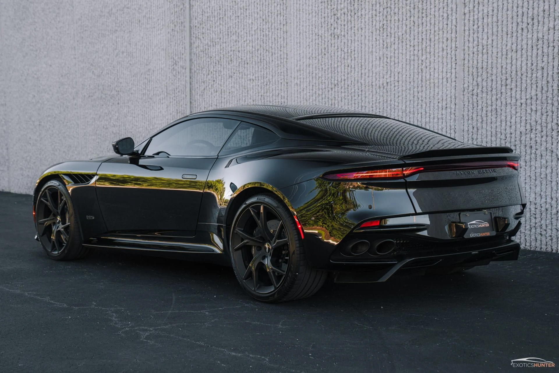 mph009_1260147901_Used_2019_Aston_Martin_DBS_Superleggera_w_Forged_Emblems_Carbon_Body_Pack_Carbon_Roof_1777573250_aeb8ca4cd9