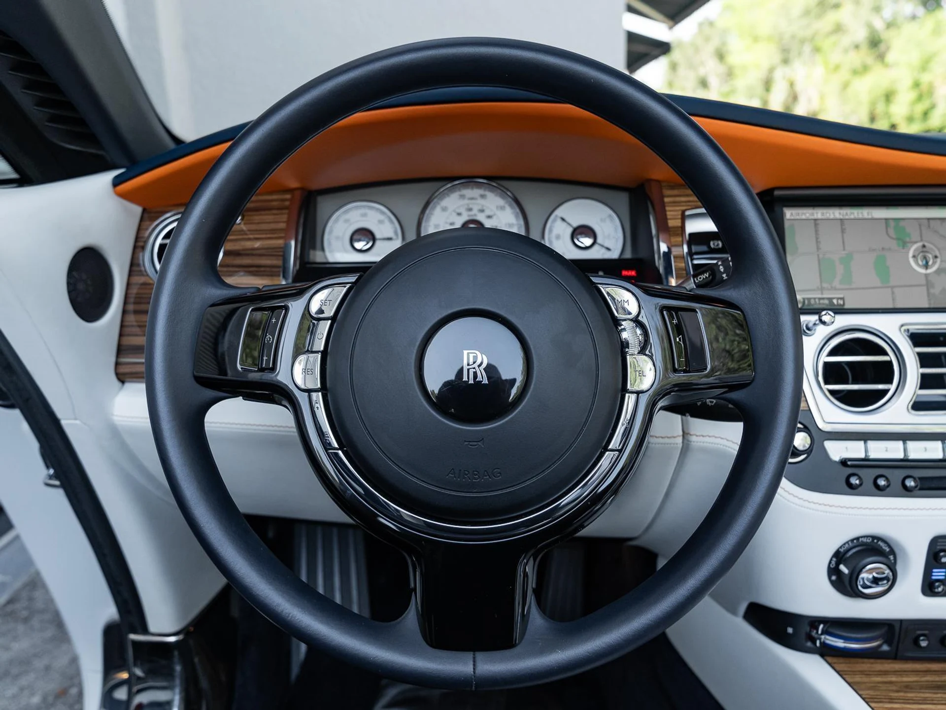 mph009_1260994075_Used_2016_Rolls_Royce_Dawn_2dr_Convertible_1782414100_e9ecbda1b6
