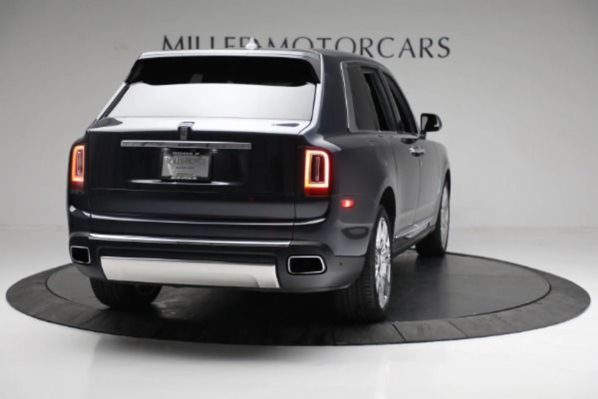 mph009_126240214_Used_2019_Rolls_Royce_Cullinan_a083ddf03e