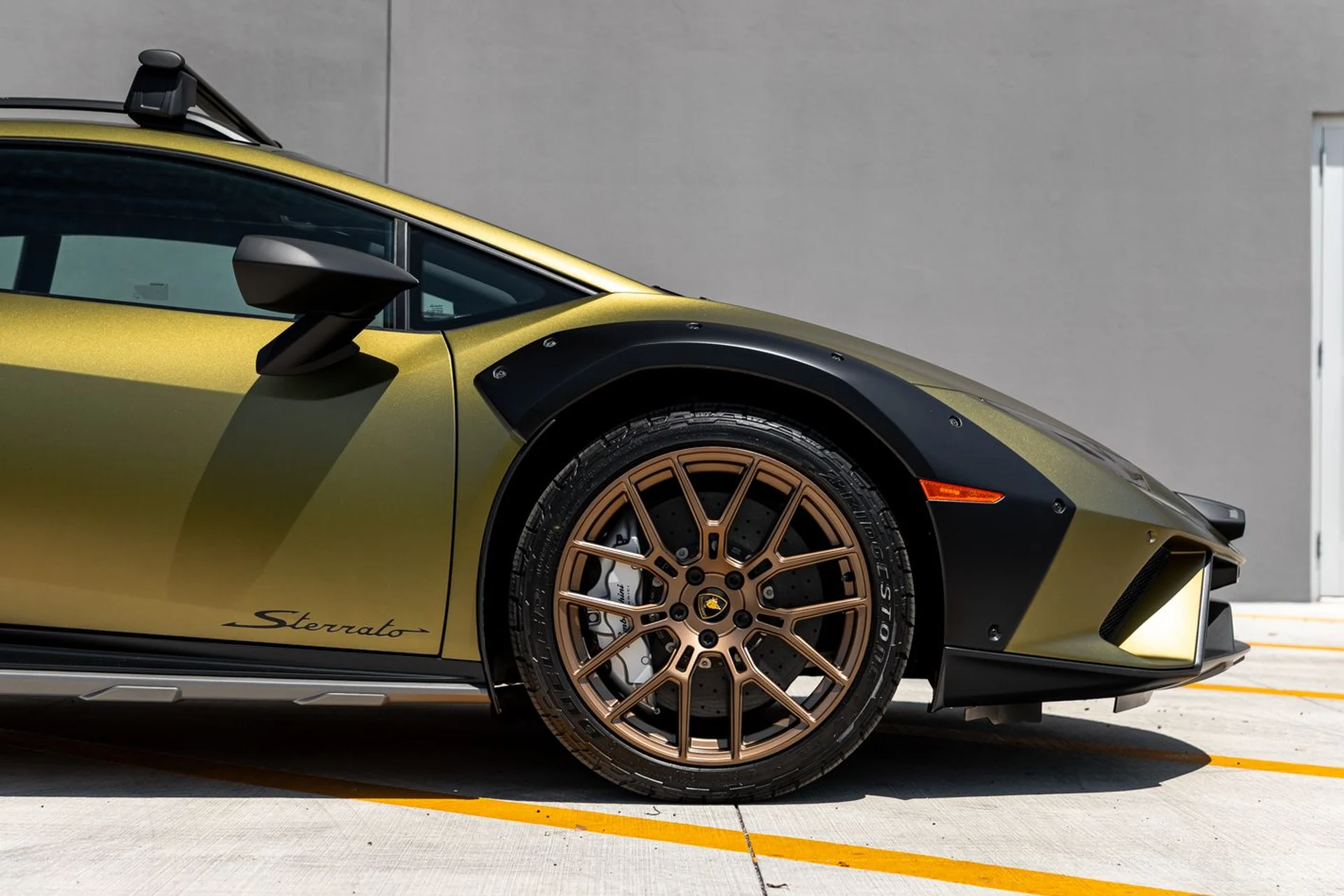 mph009_1268431706_Used_2024_Lamborghini_Huracan_Sterrato_65fc0c10a3