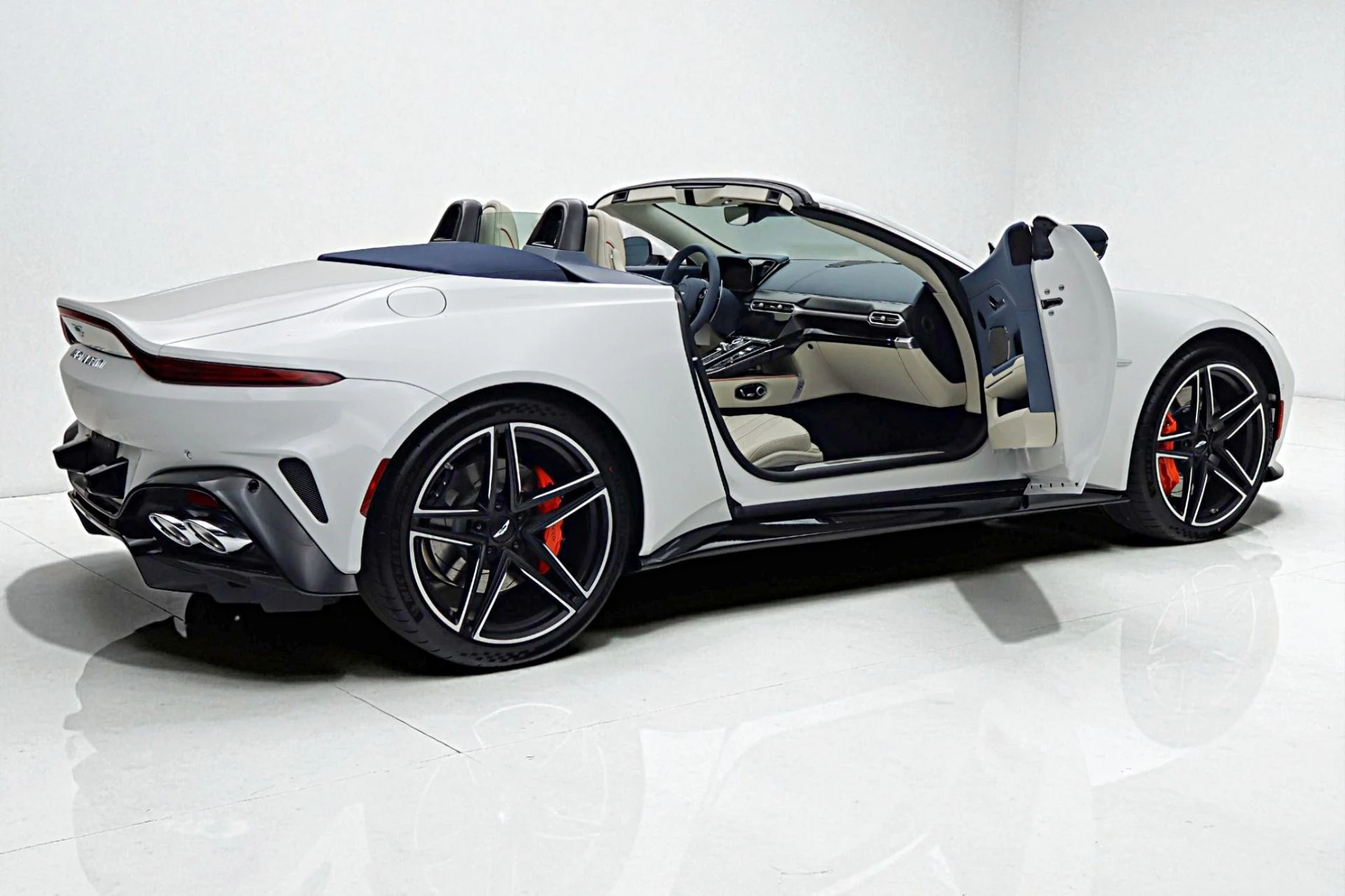 mph009_1269005211_New_2026_Aston_Martin_Vantage_Roadster_eb42d056a3