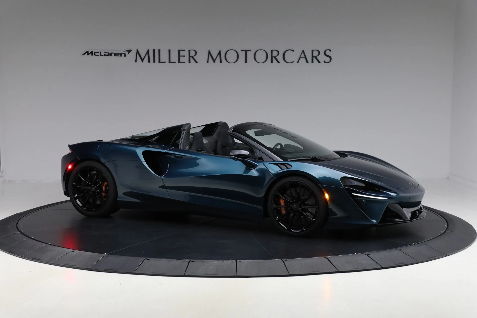 mph009_1273110791_Used_2025_Mc_Laren_Artura_Spider_09259c5100