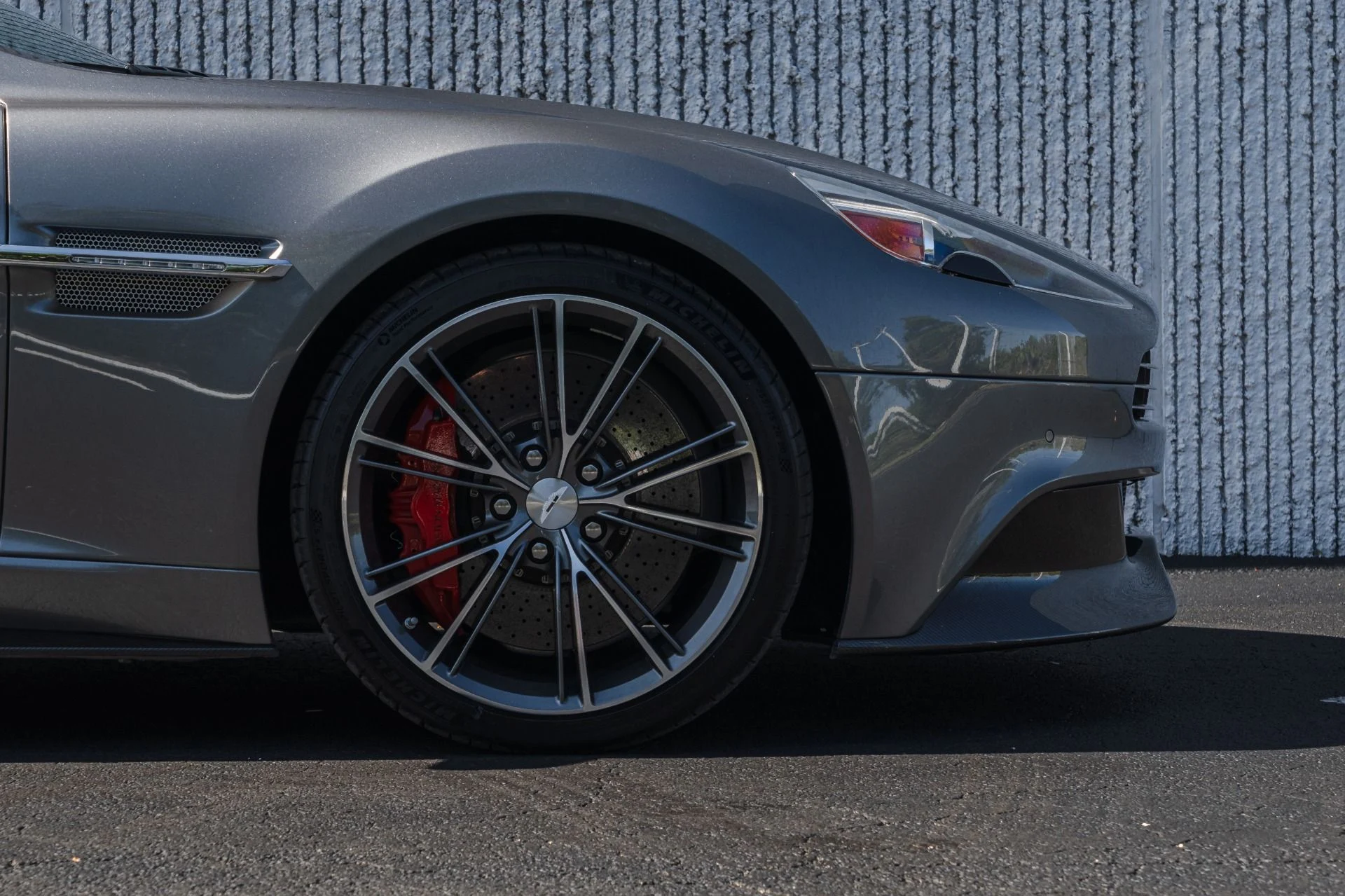 mph009_1274698366_Used_2014_Aston_Martin_Vanquish_w_Quilted_Stitching_Carbon_Interior_Carbon_Exterior_1757455355_2e088ec383