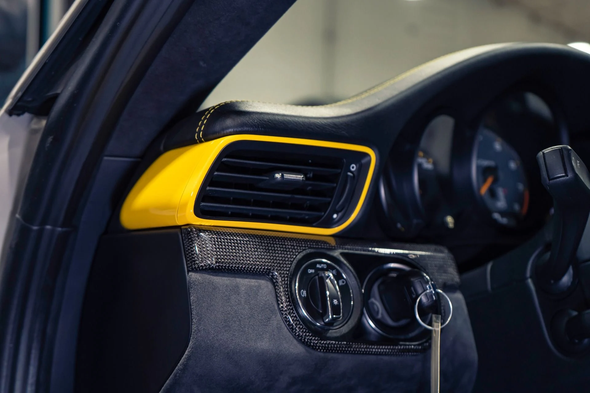 mph009_1282708629_Used_2018_Porsche_911_GT_2_RS_1774897030_a78d140901
