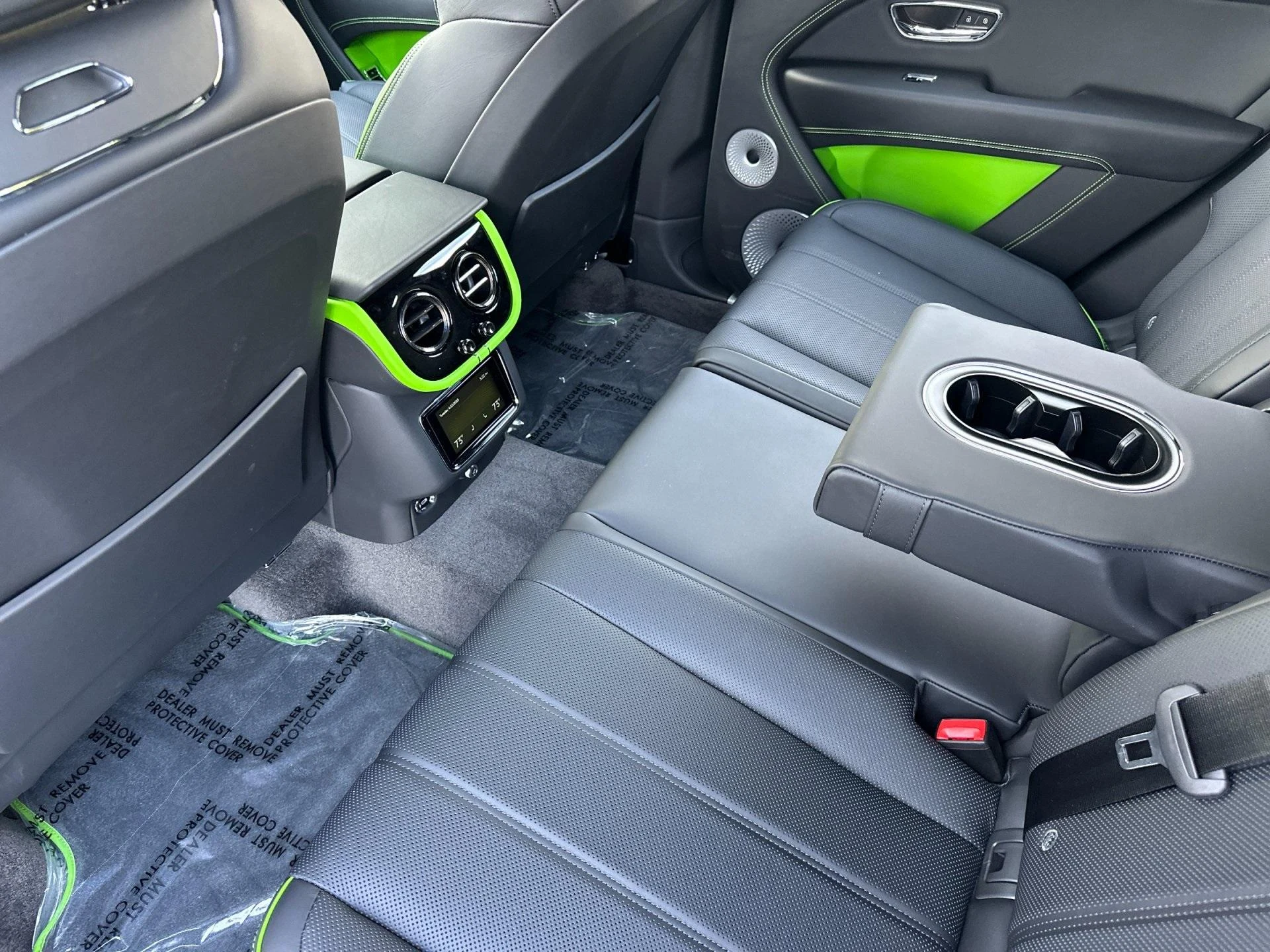 mph009_1282903805_New_2025_Bentley_Bentayga_V8_1760604159_60fec0951c
