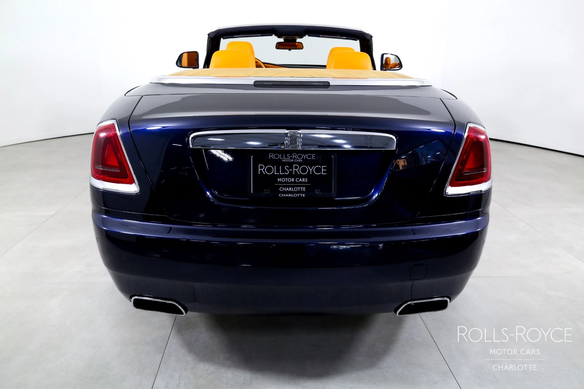 mph009_1291327896_Used_2017_Rolls_Royce_Dawn_1702592423_ef6cf71860