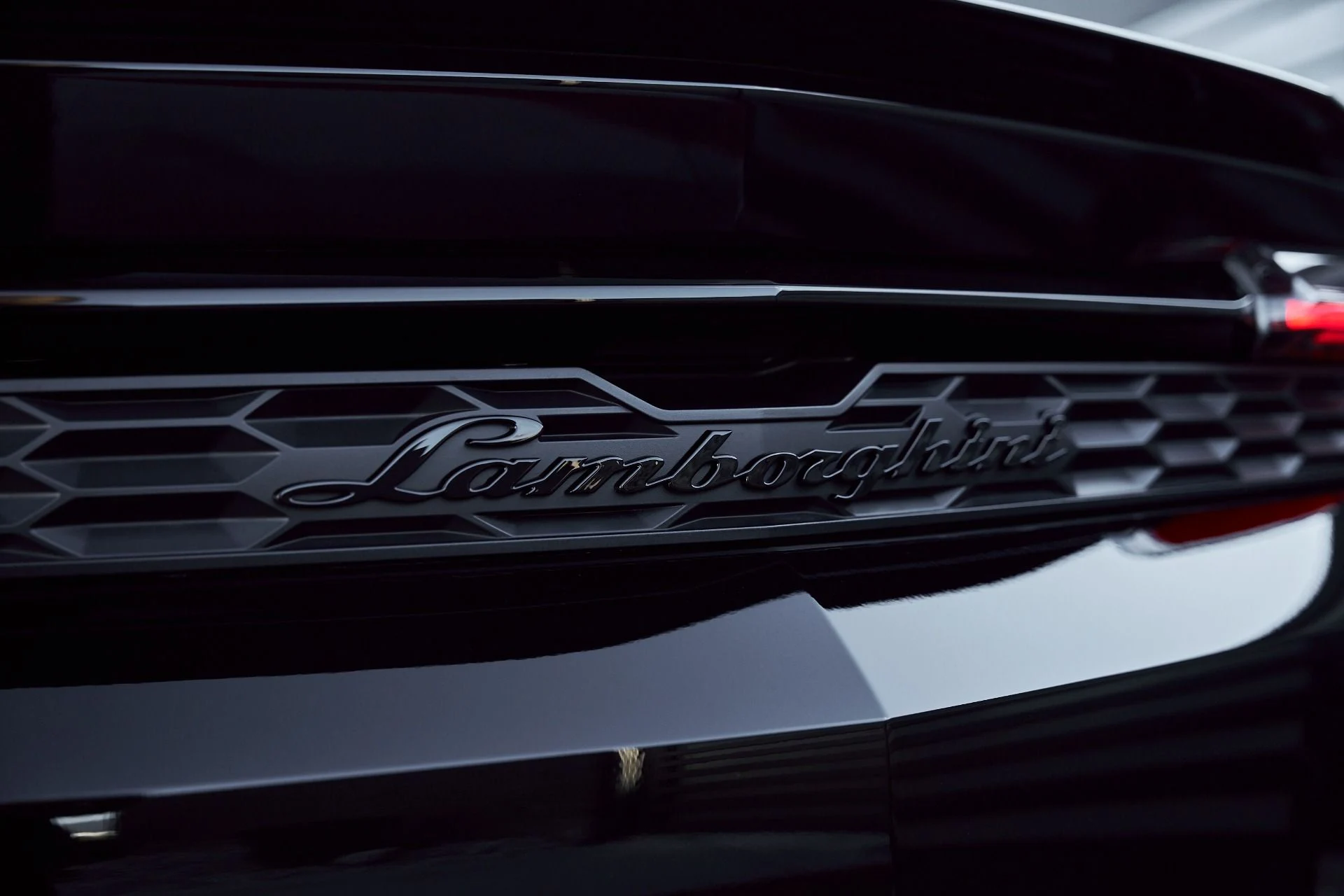 mph009_1294823006_Used_2025_Lamborghini_Urus_SE_1767720831_89a348f9ec