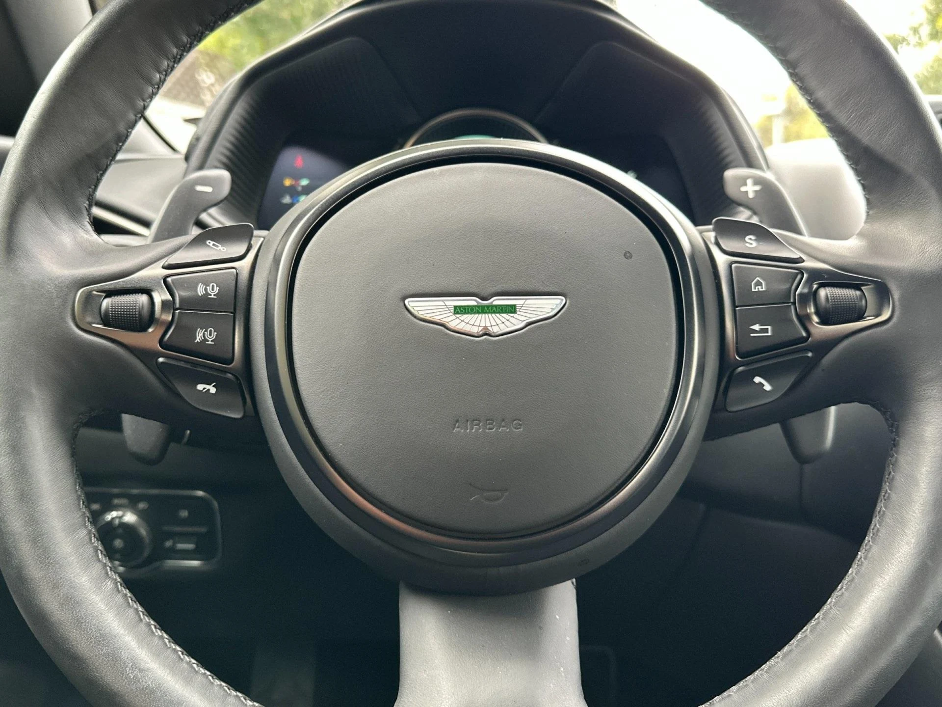 mph009_1297141593_Used_2021_Aston_Martin_DB_11_Base_1747424726_2366cb3d85