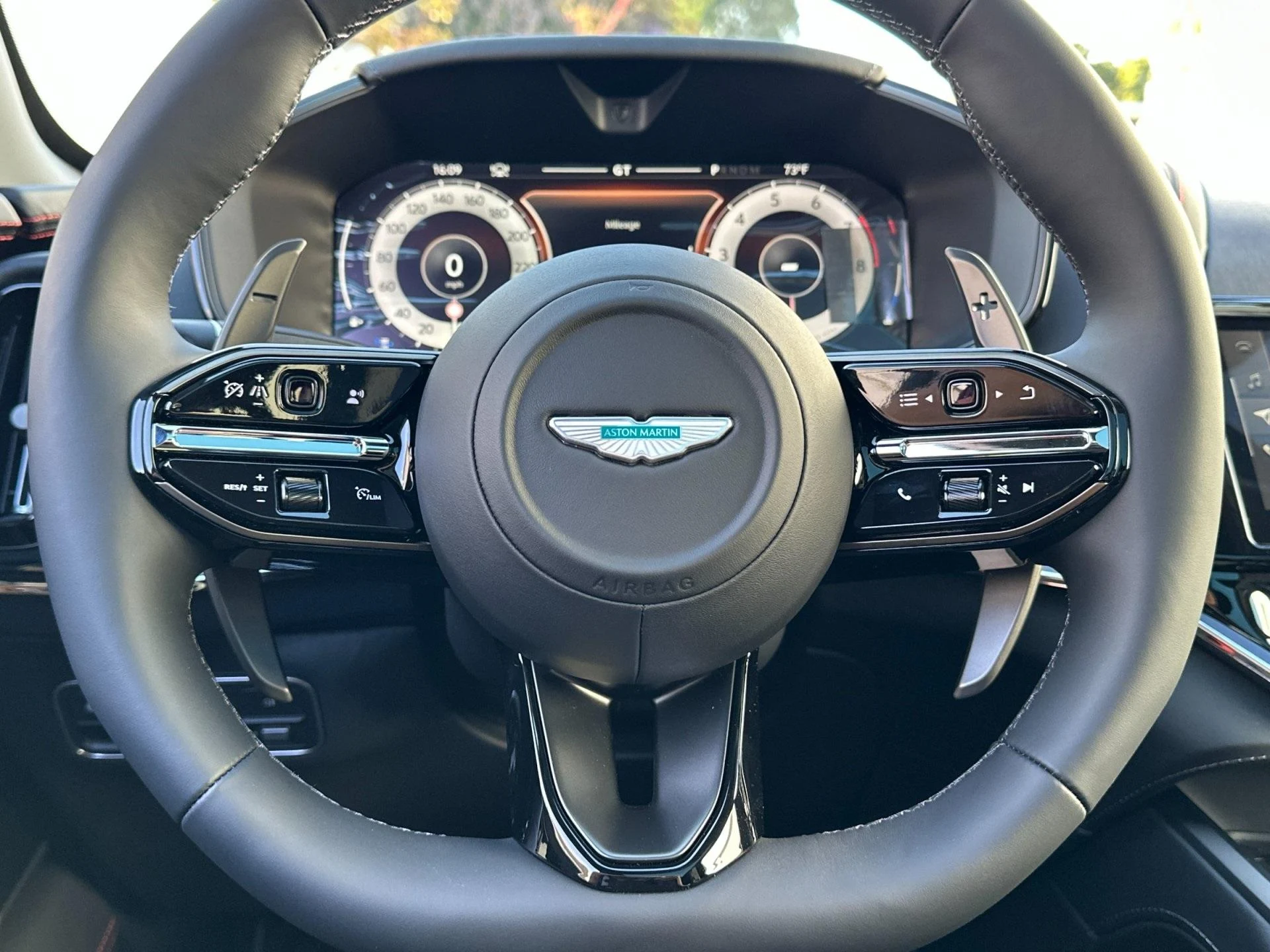mph009_1299425939_New_2026_Aston_Martin_DBX_1761314821_a3027ae36c