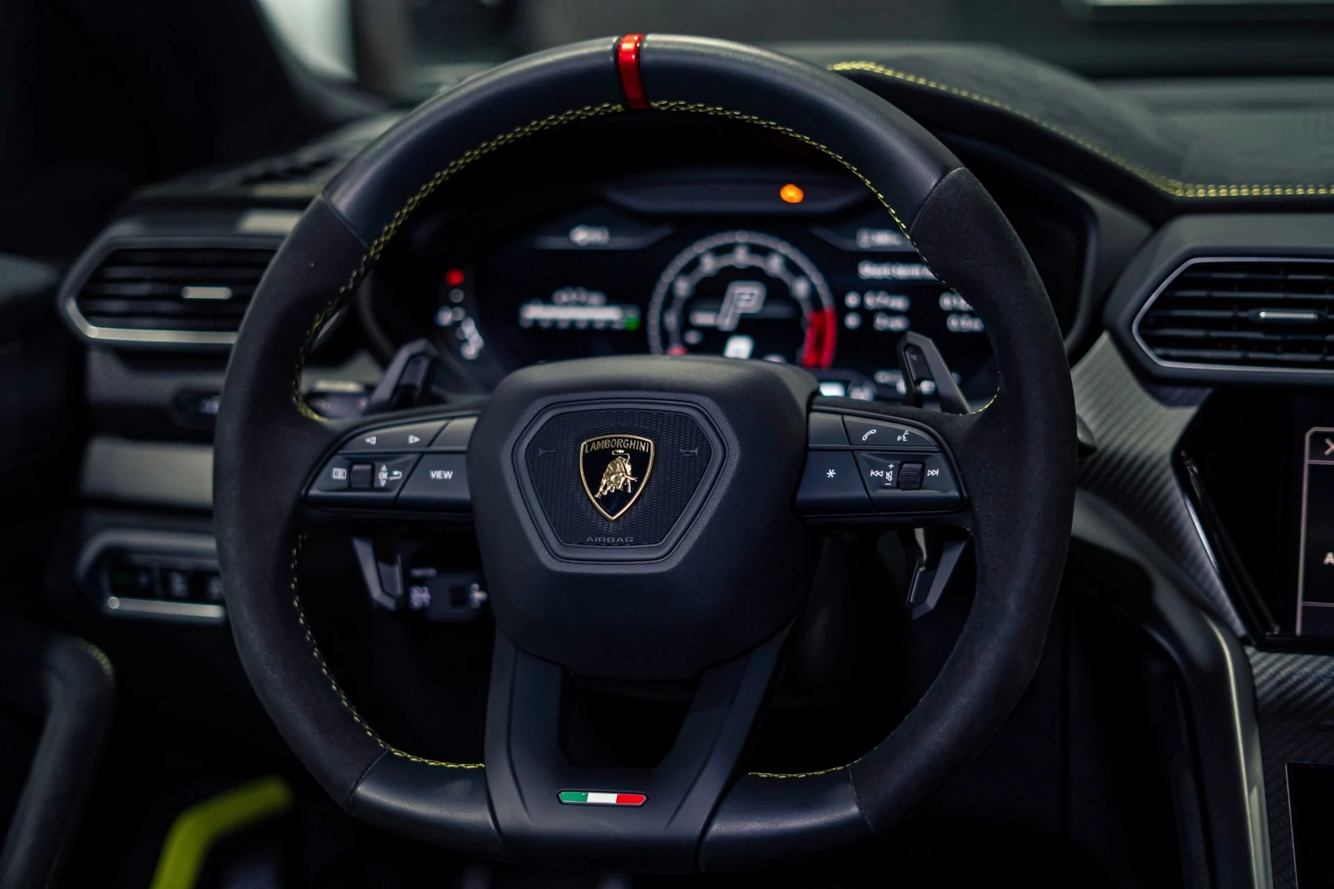 mph009_1306642712_Used_2023_Lamborghini_Urus_Performante_1780414144_97150e44ec