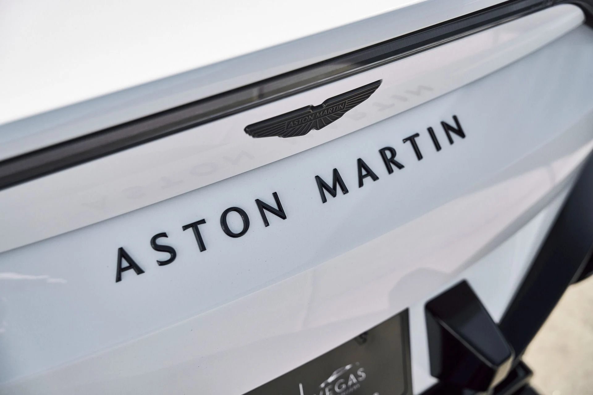 mph009_1316574717_Used_2025_Aston_Martin_Vantage_Base_1771099441_9b1007ab3a