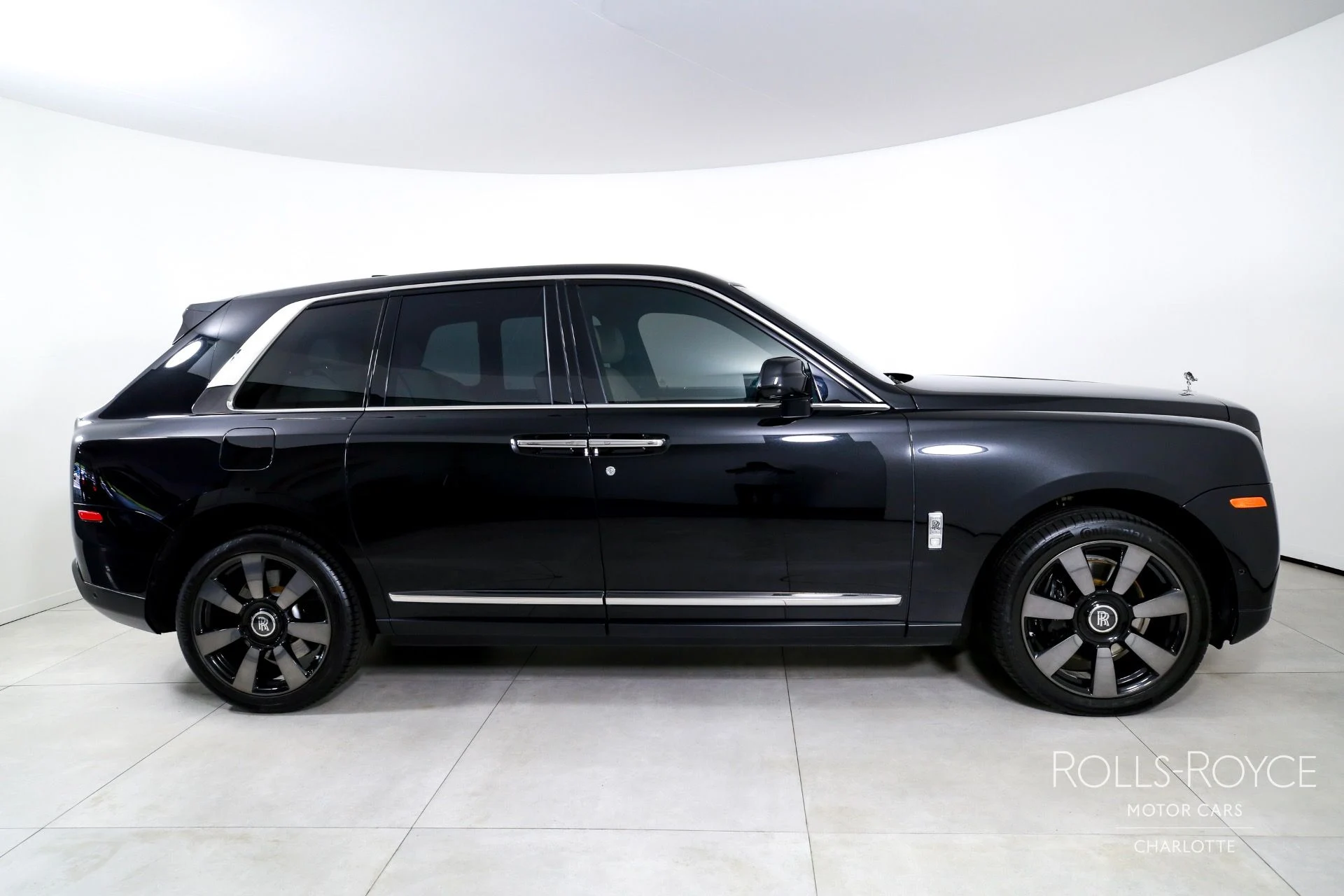 mph009_1317964377_Used_2019_Rolls_Royce_Cullinan_1754411729_3bb652a82a
