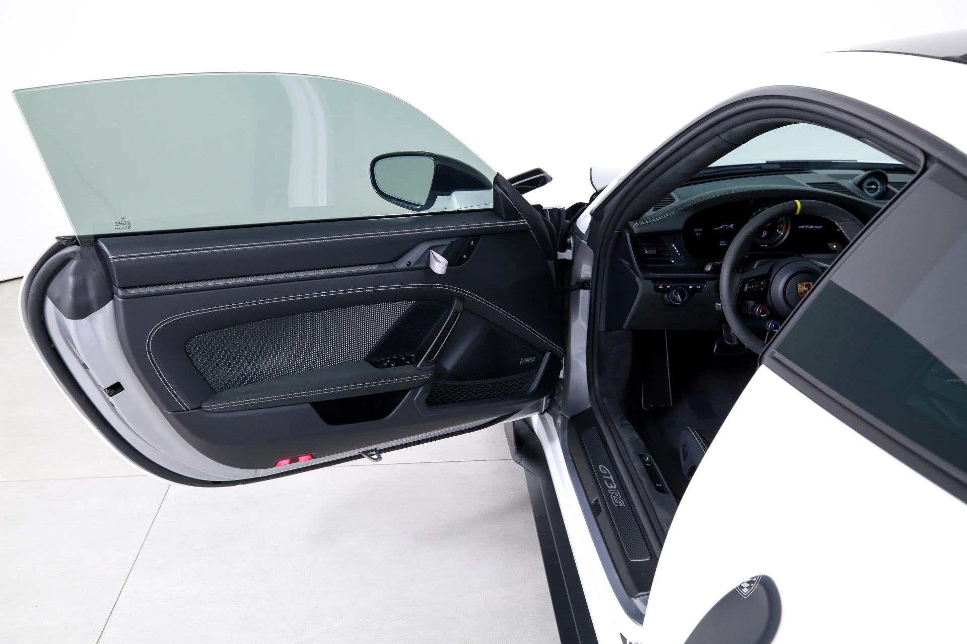 mph009_132737989_Used_2024_Porsche_911_GT_3_RS_1761086106_937a6cad92