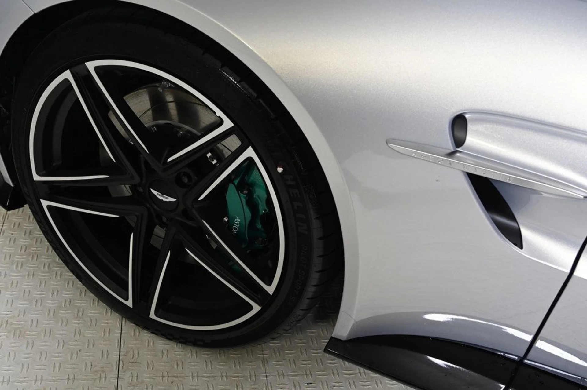 mph009_1329548568_new_2026_aston_martin_vantage_11350_22933647_9_1024_a63198722f