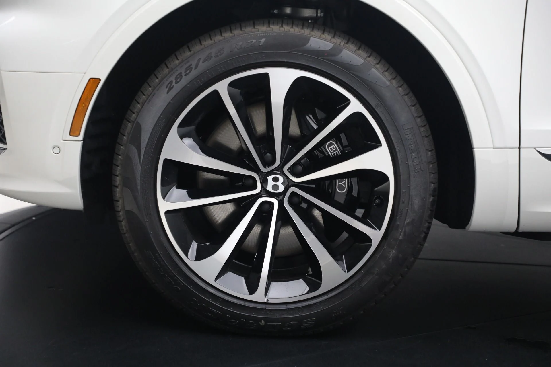 mph009_1329843046_New_2025_Bentley_Bentayga_V8_cfc977a369