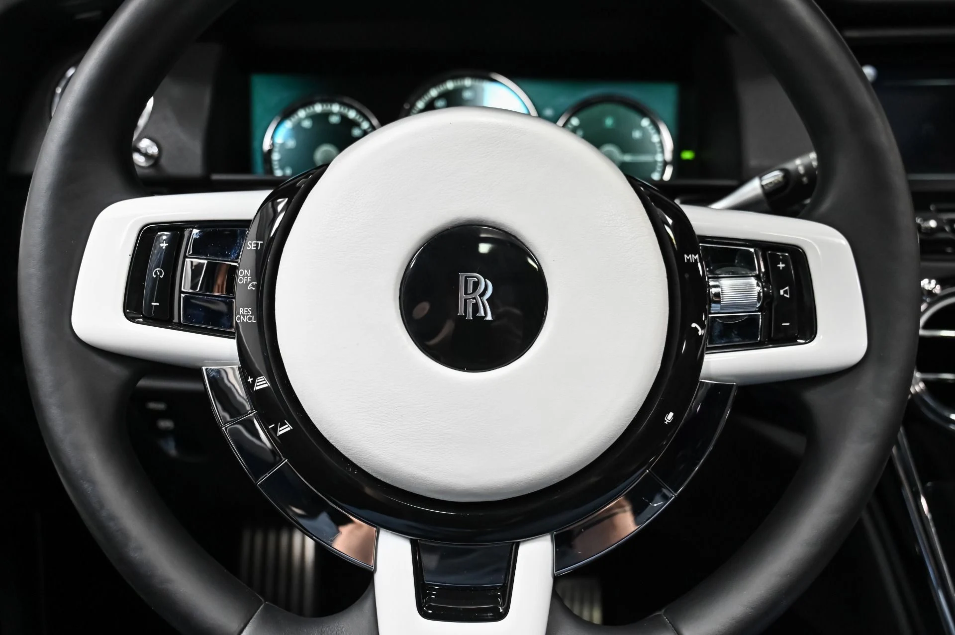 mph009_133143391_Used_2019_Rolls_Royce_Cullinan_Base_1753916871_54d69c0ac7