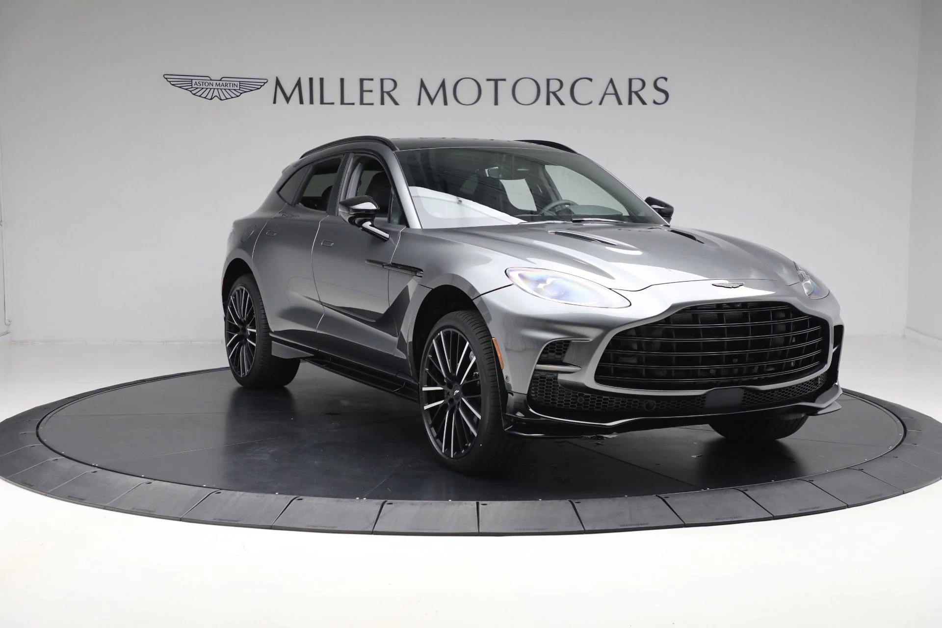 mph009_1333443457_New_2025_Aston_Martin_DBX_707_9487ad47d2