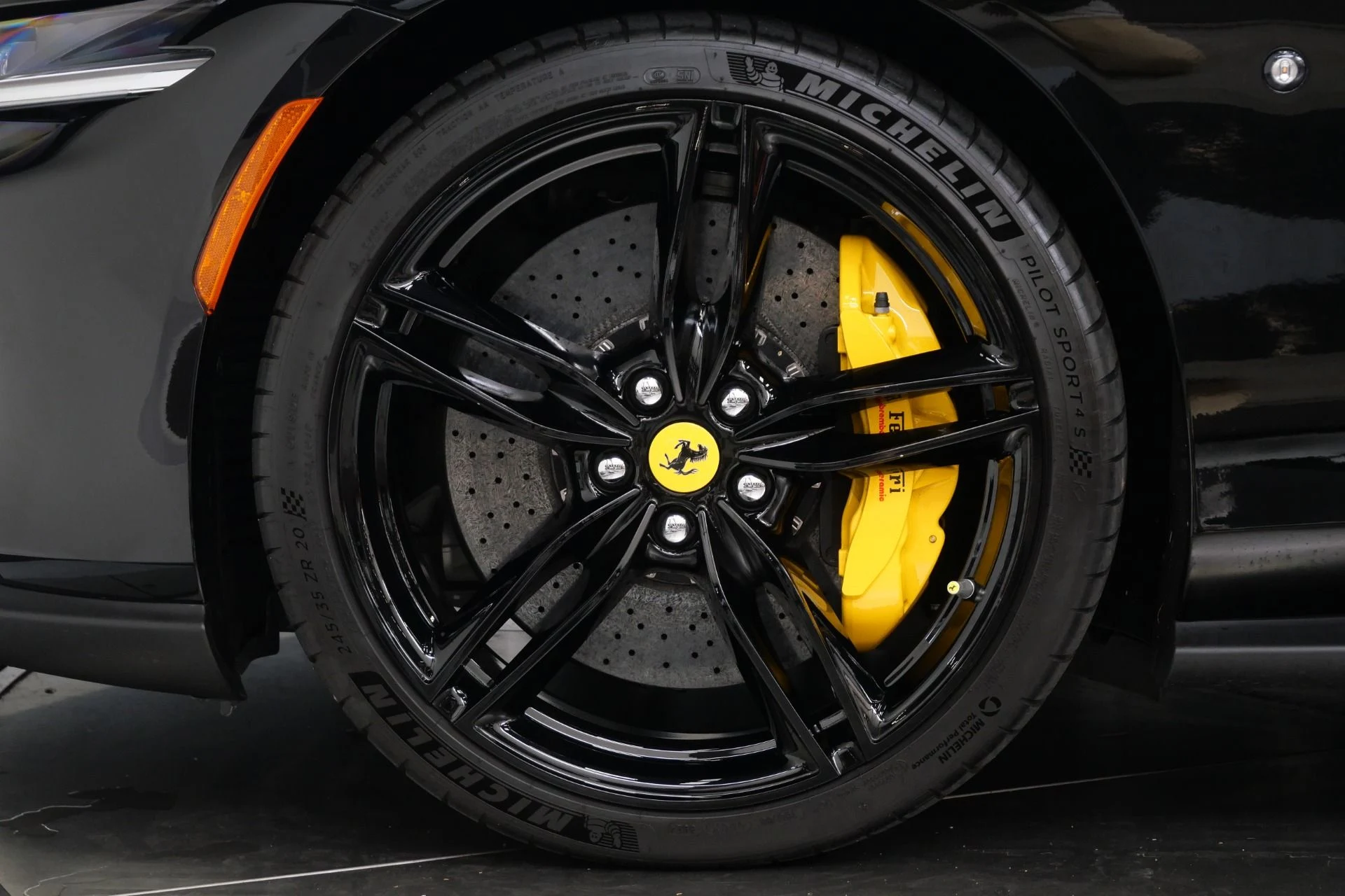 mph009_1340014289_Used_2025_Ferrari_Roma_Spider_Carbon_Fiber_Interior_Trim_Low_Miles_1784064795_2a14e4e091
