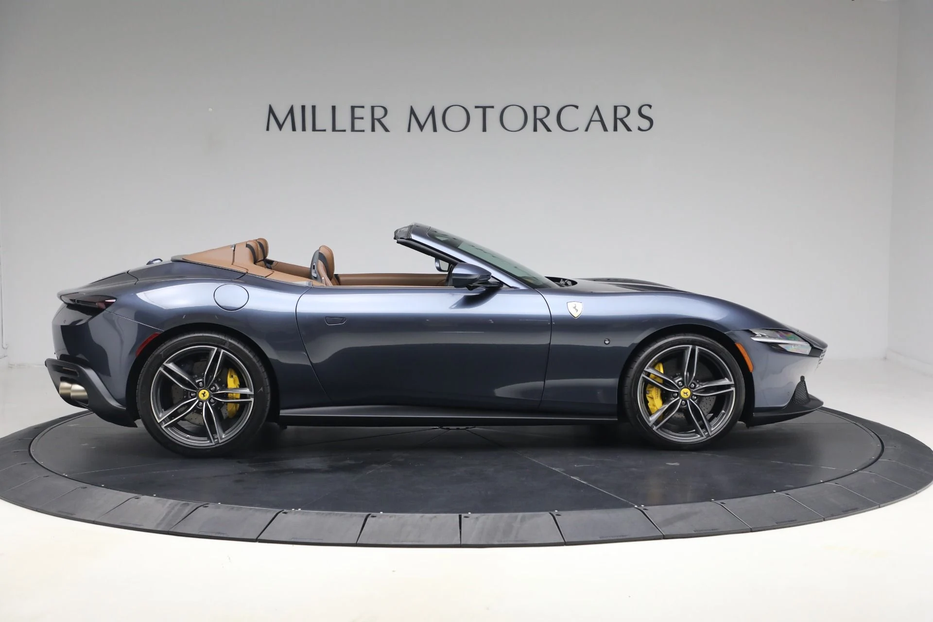 mph009_1354120124_Used_2025_Ferrari_Roma_Spider_1793294137_11bba23e78
