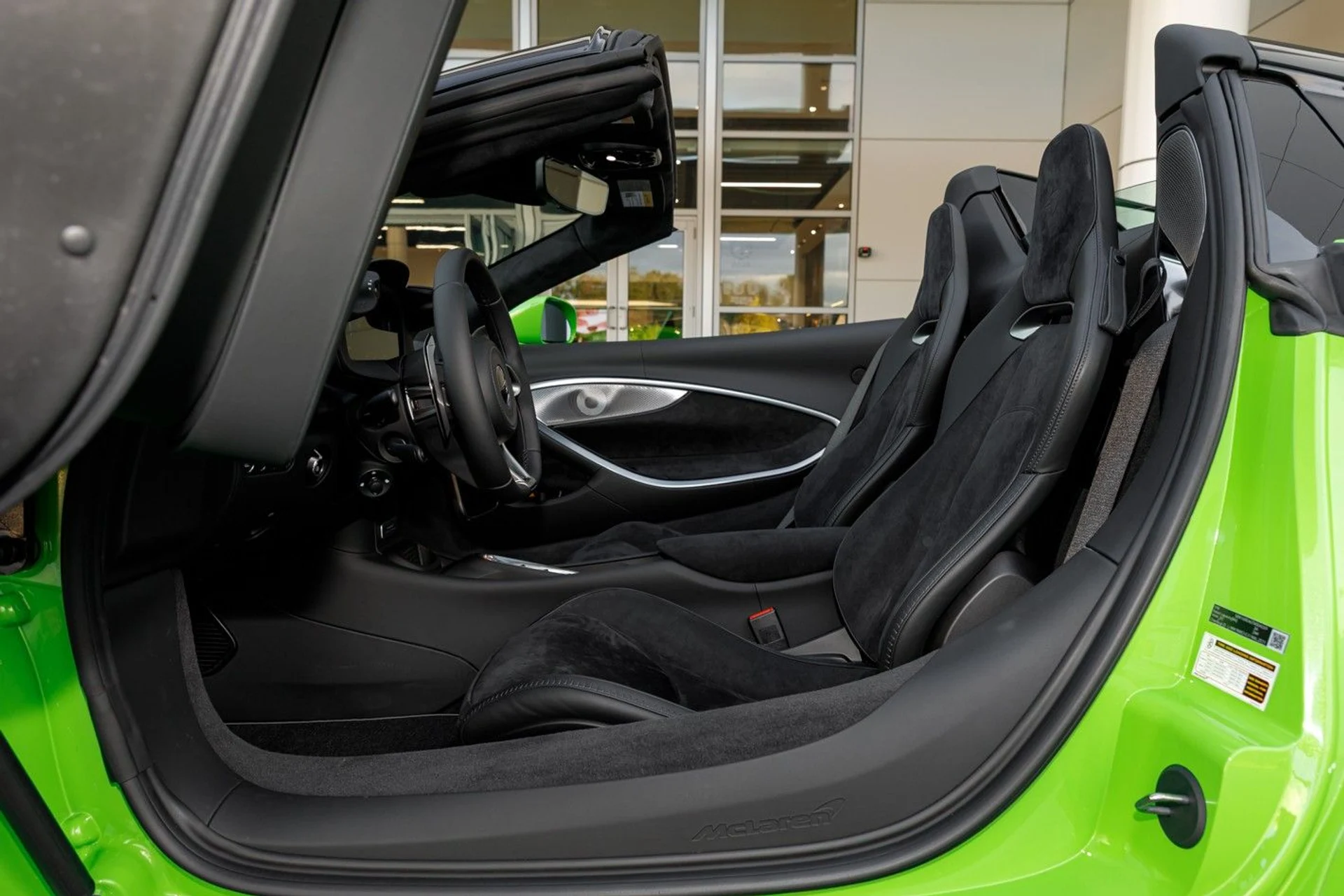 mph009_1358776625_647_p10_l_7554108f0c