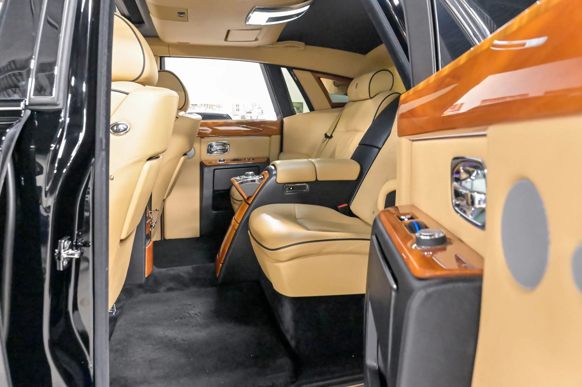 mph009_1370047970_Used_2013_Rolls_Royce_Phantom_Base_1780949788_774e212f85