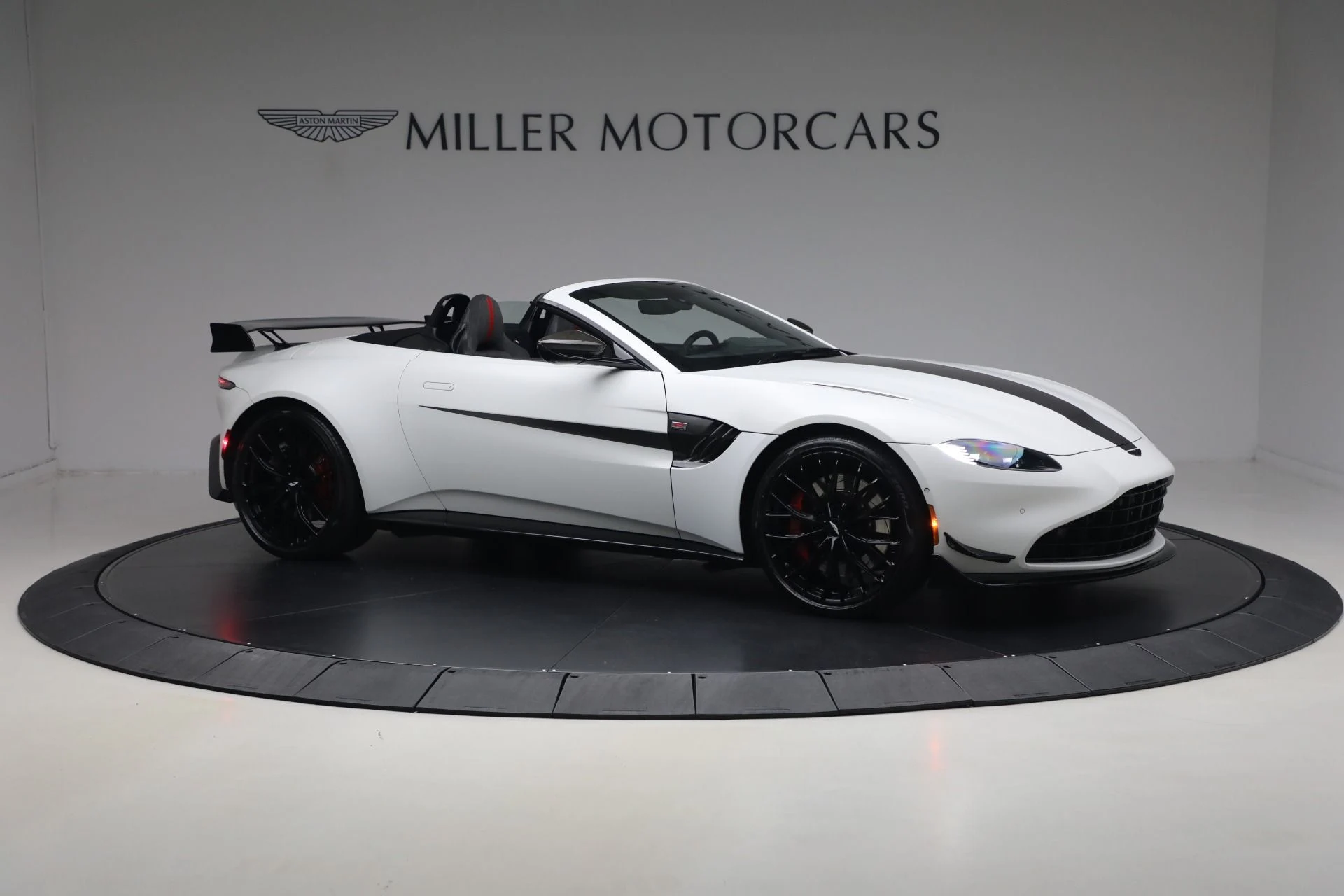 mph009_1371810879_Used_2023_Aston_Martin_Vantage_F1_Edition_1784727117_5fd0bf6301