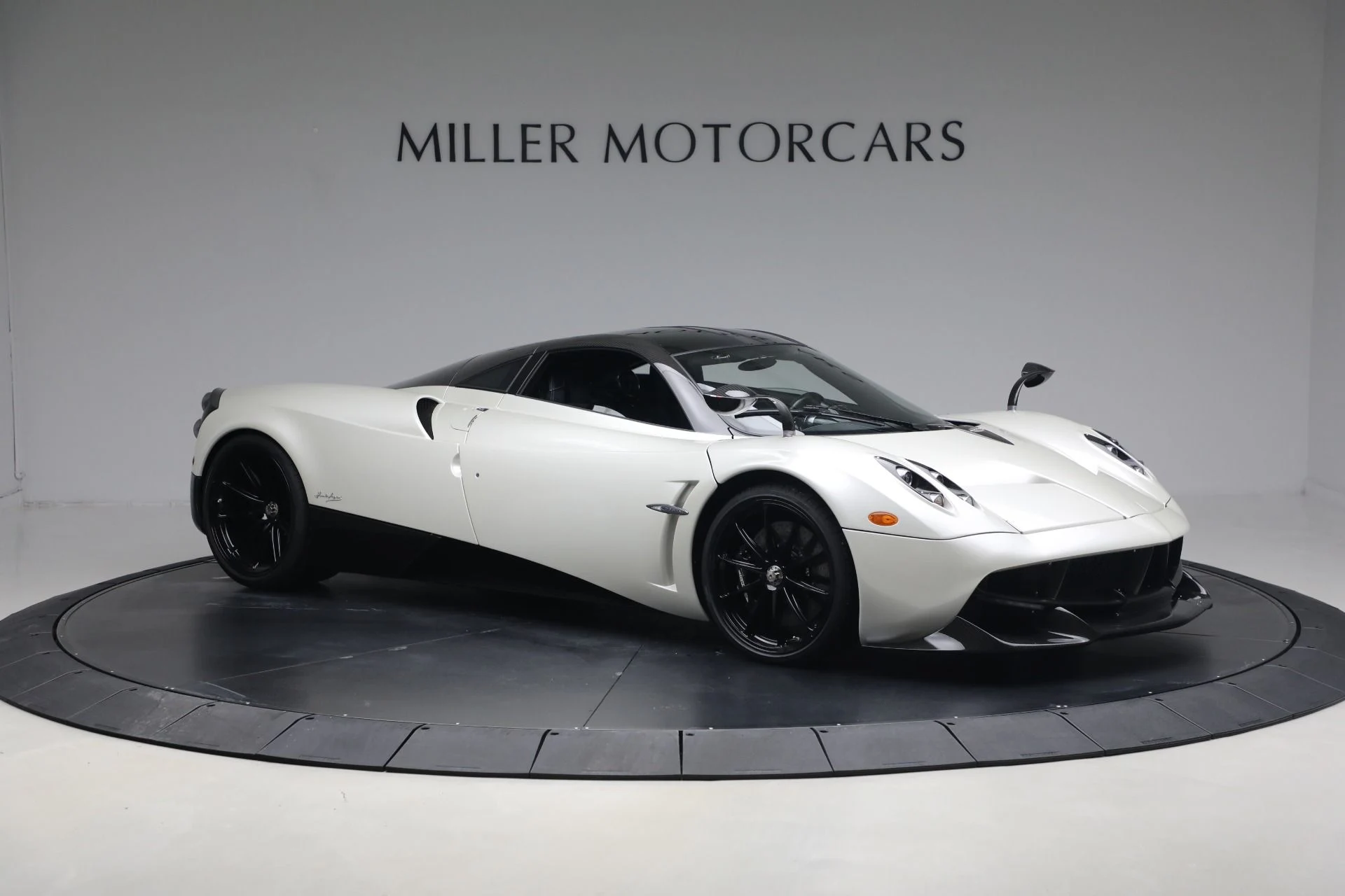 mph009_1375127070_Used_2014_Pagani_Huayra_Tempesta_1765914855_bdeb4dcce2