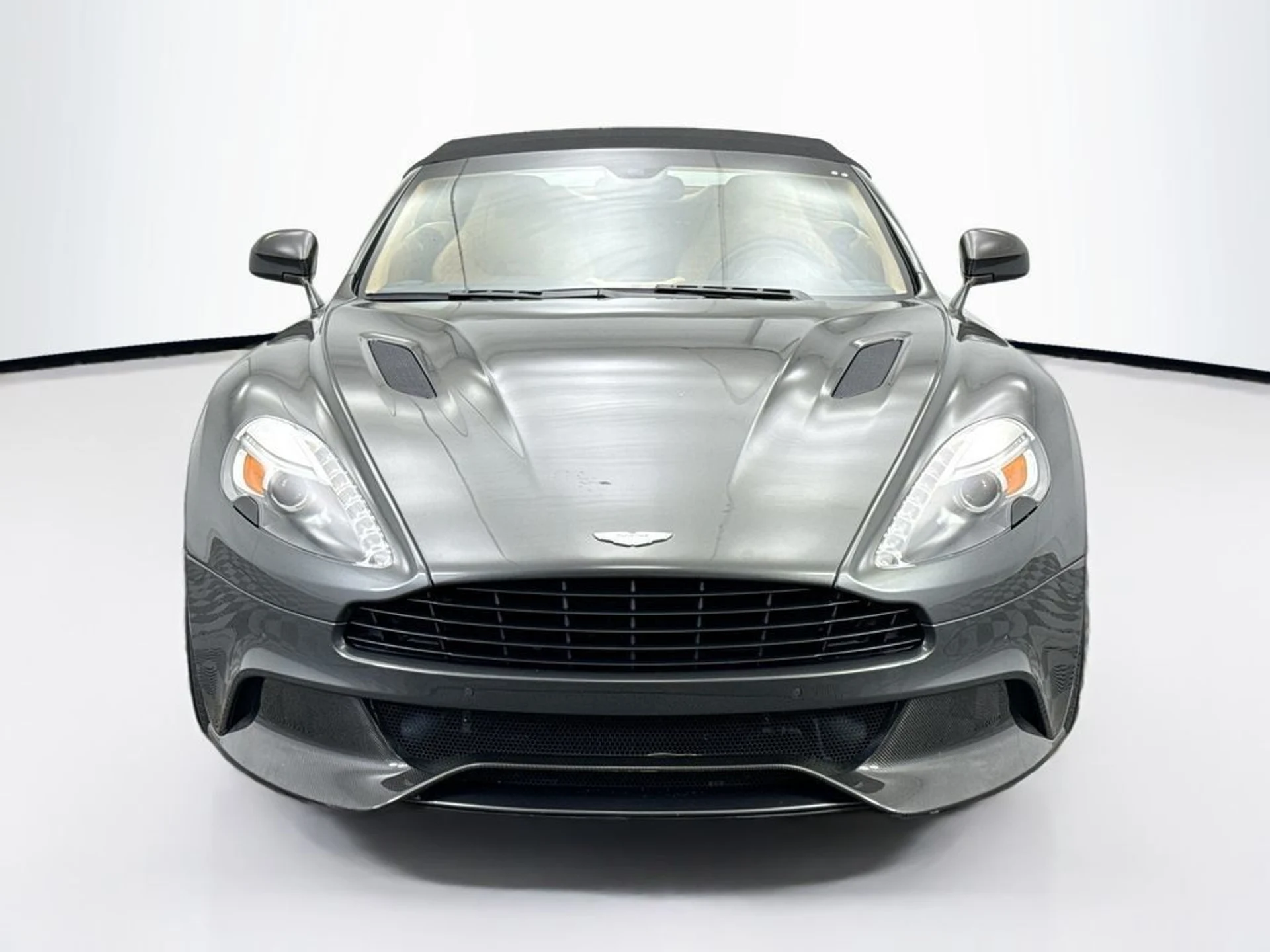 mph009_1376774859_used_2014_aston_martin_vanquish_2drvolante_8119_22995957_10_1024_3c1b87e340
