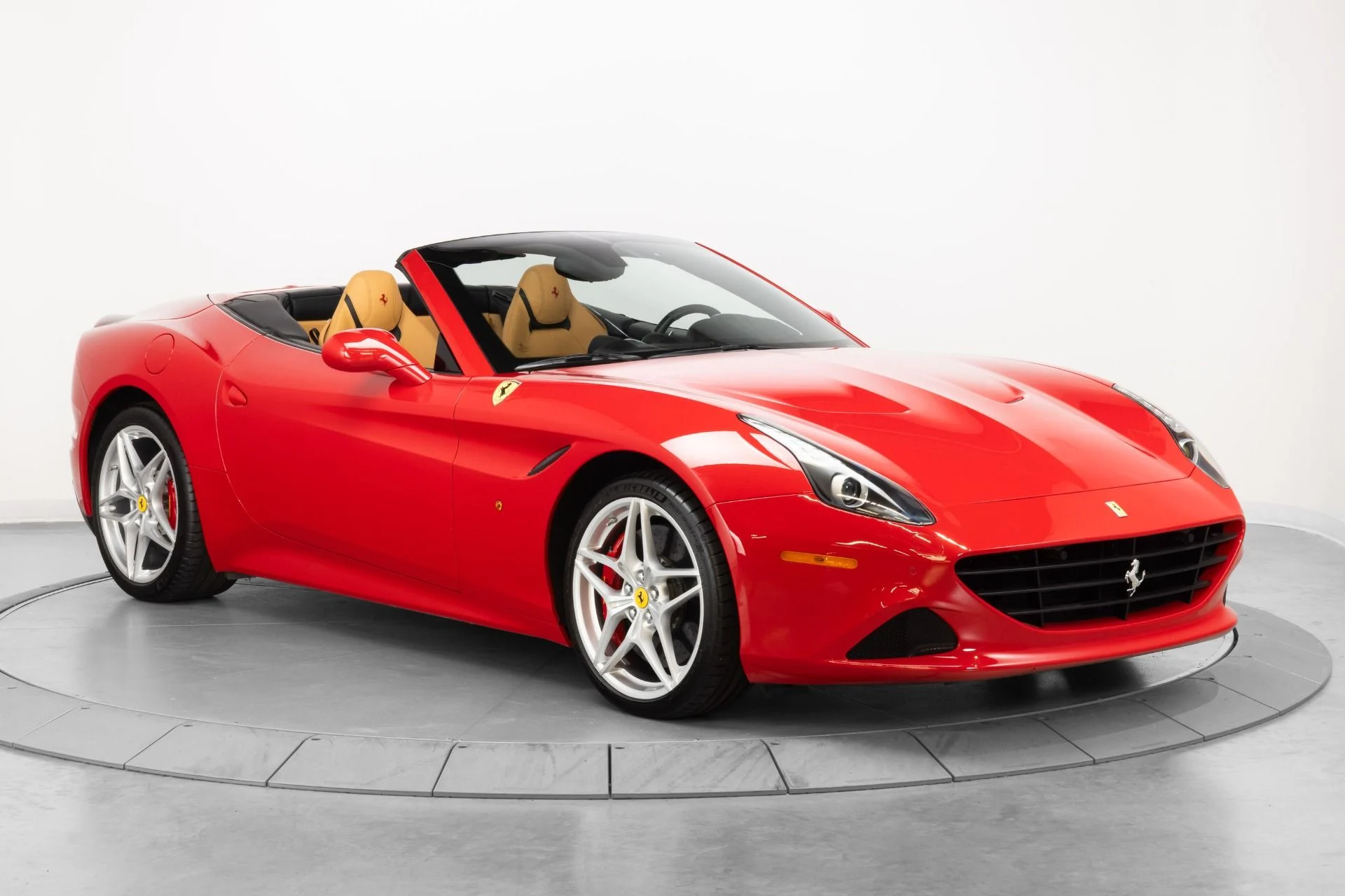 mph009_1381938717_Used_2017_Ferrari_California_T_1784583649_8098d6a840