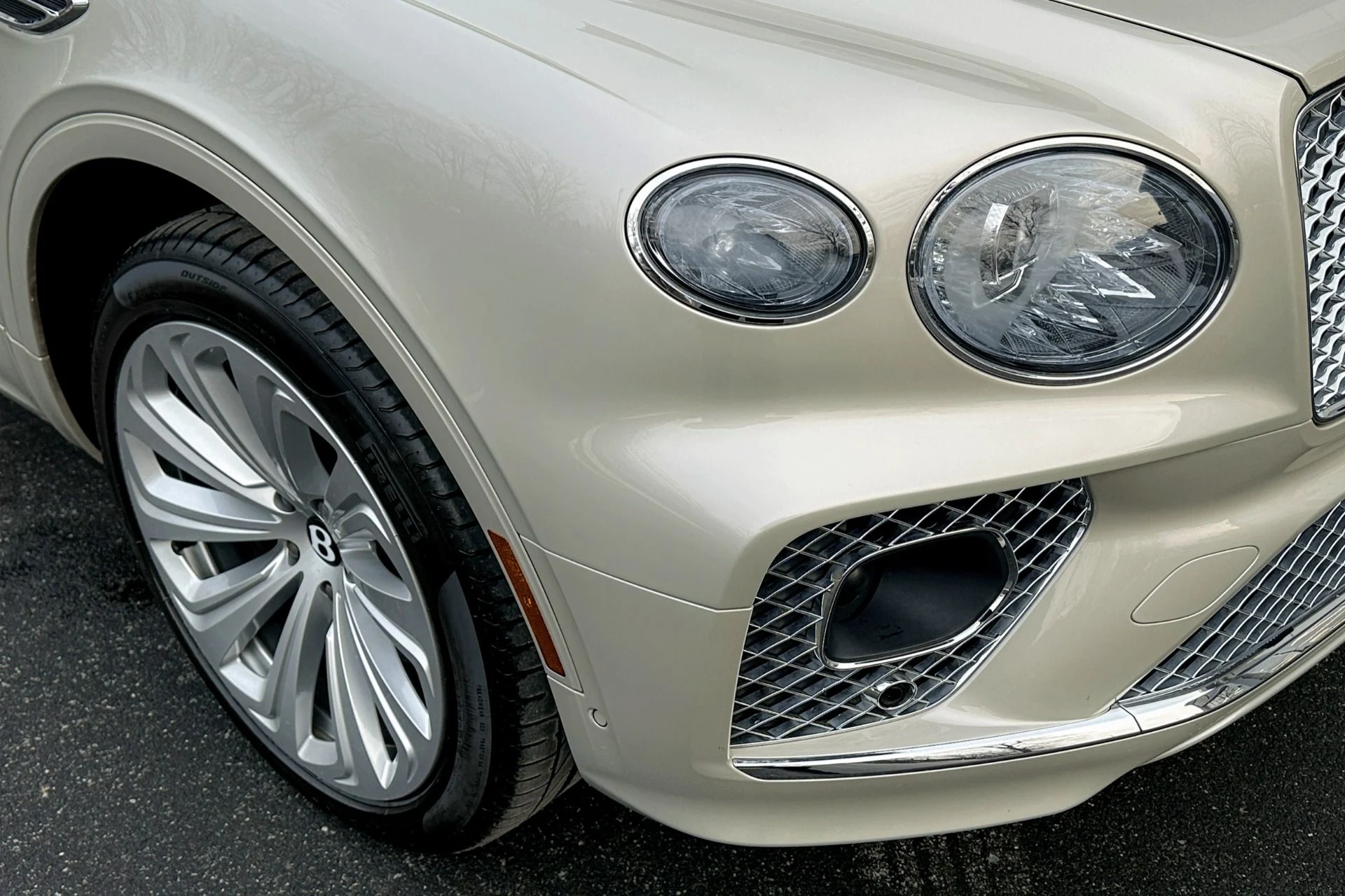 mph009_139341745_Used_2022_Bentley_Bentayga_V8_1767989302_c77dc5808a