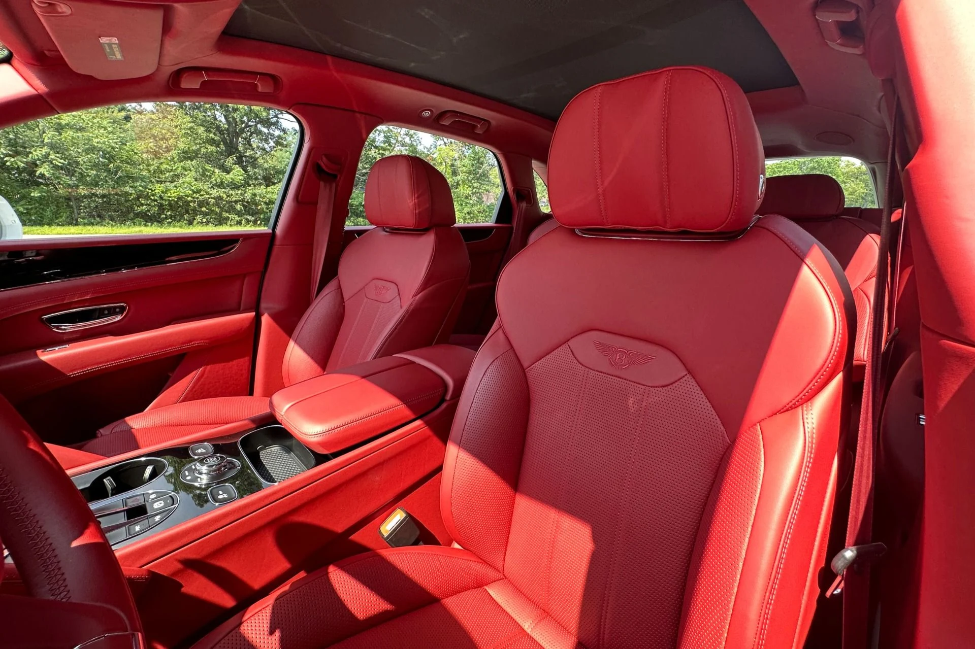 mph009_1394645506_Used_2022_Bentley_Bentayga_V8_1786356429_ab70c3132d