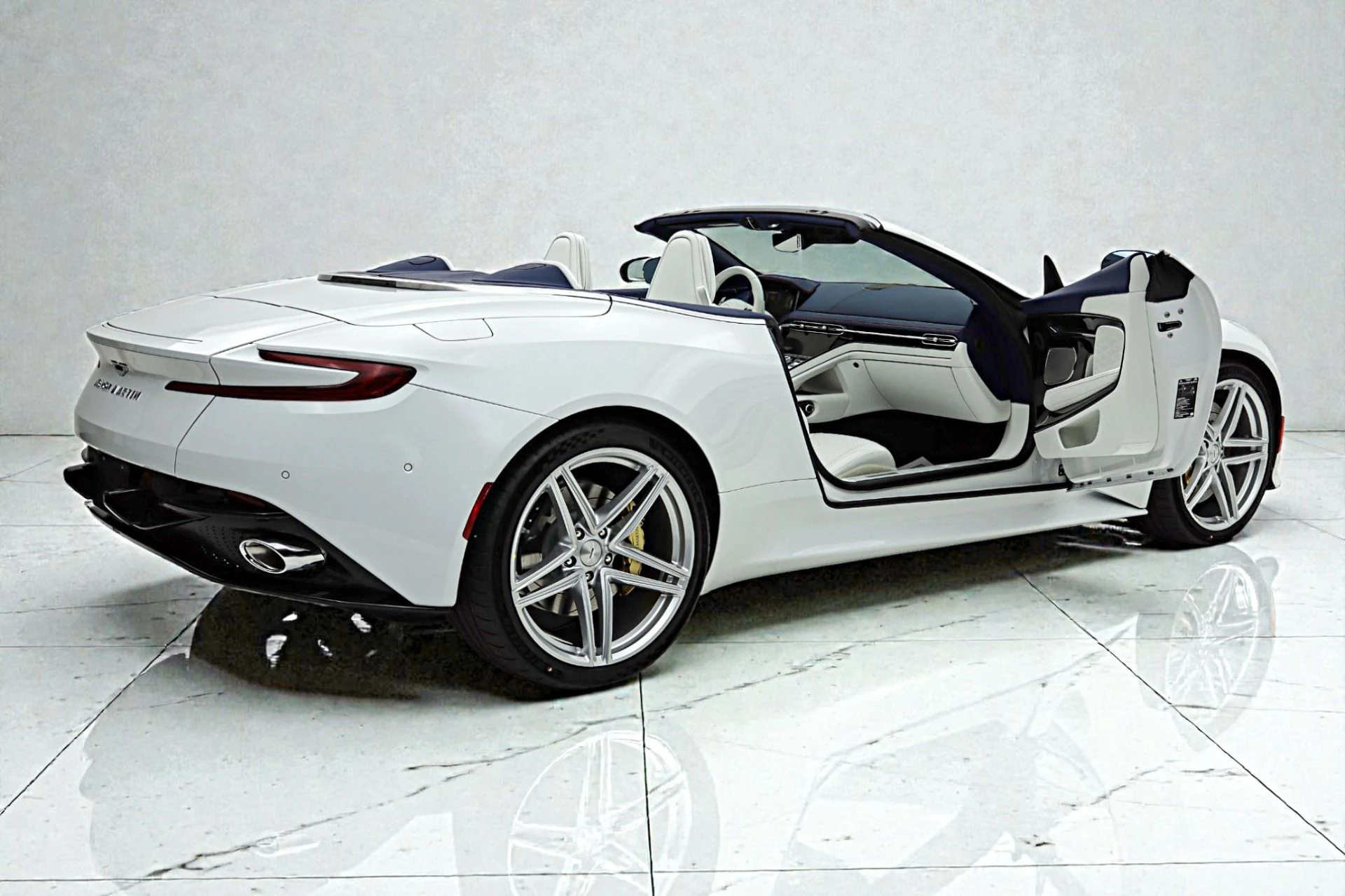 mph009_1401382431_Used_2026_Aston_Martin_DB_12_Volante_575320057c