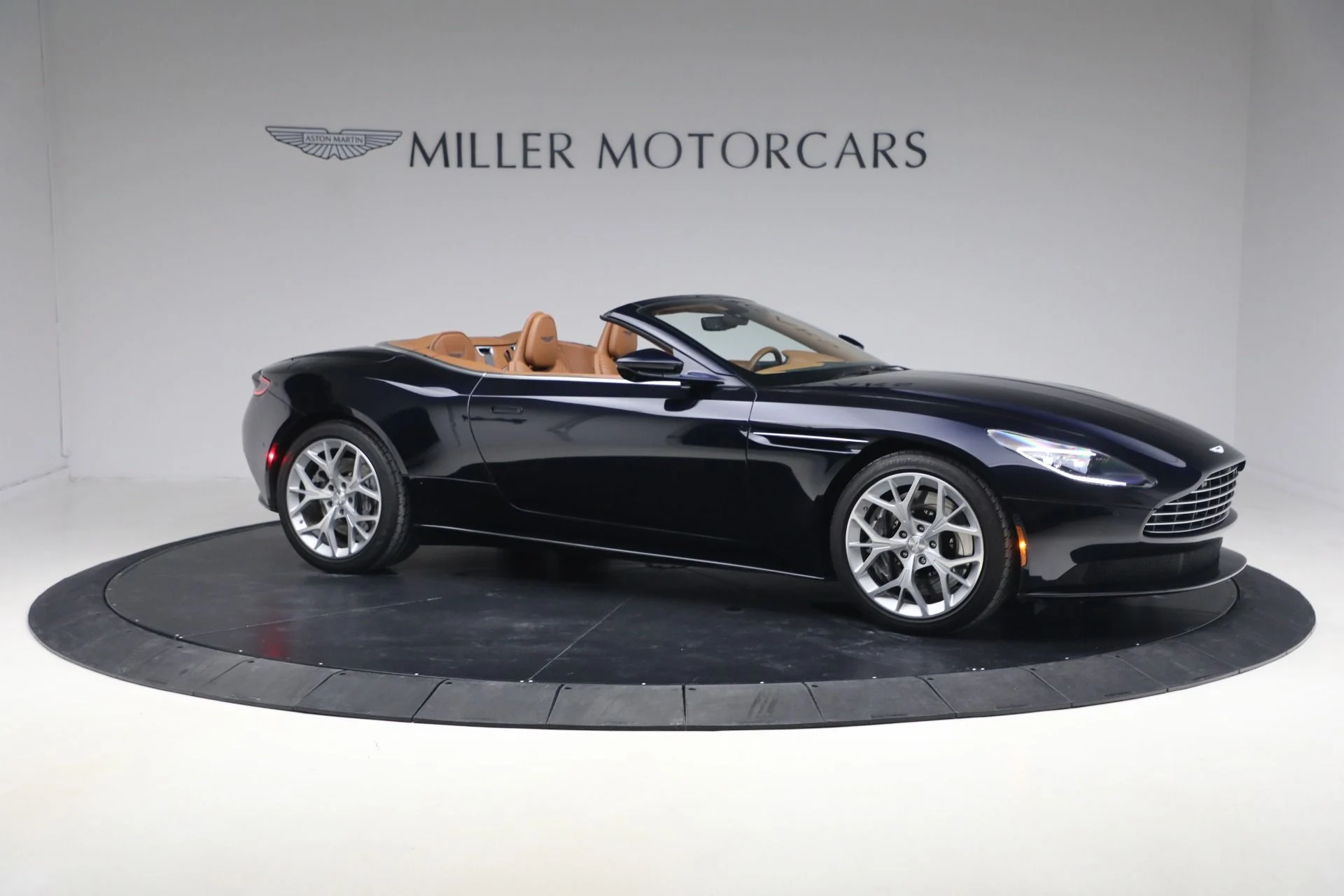 mph009_1404138324_Used_2019_Aston_Martin_DB_11_Volante_1770764888_d9448c69e2