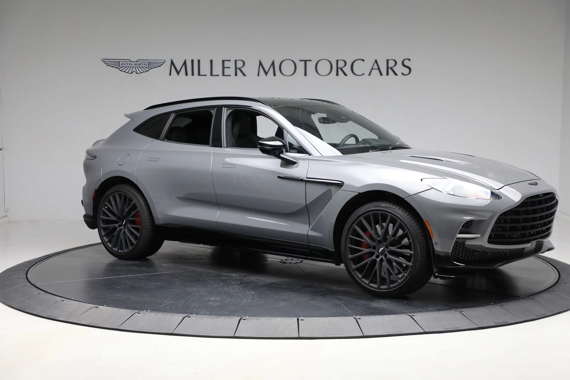 mph009_140427999_New_2025_Aston_Martin_DBX_707_2d50dc949b