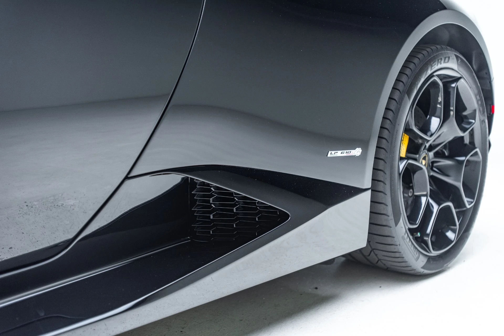 mph009_1406507861_Used_2016_Lamborghini_Huracan_LP_610_4_1786577538_d0540e49e6