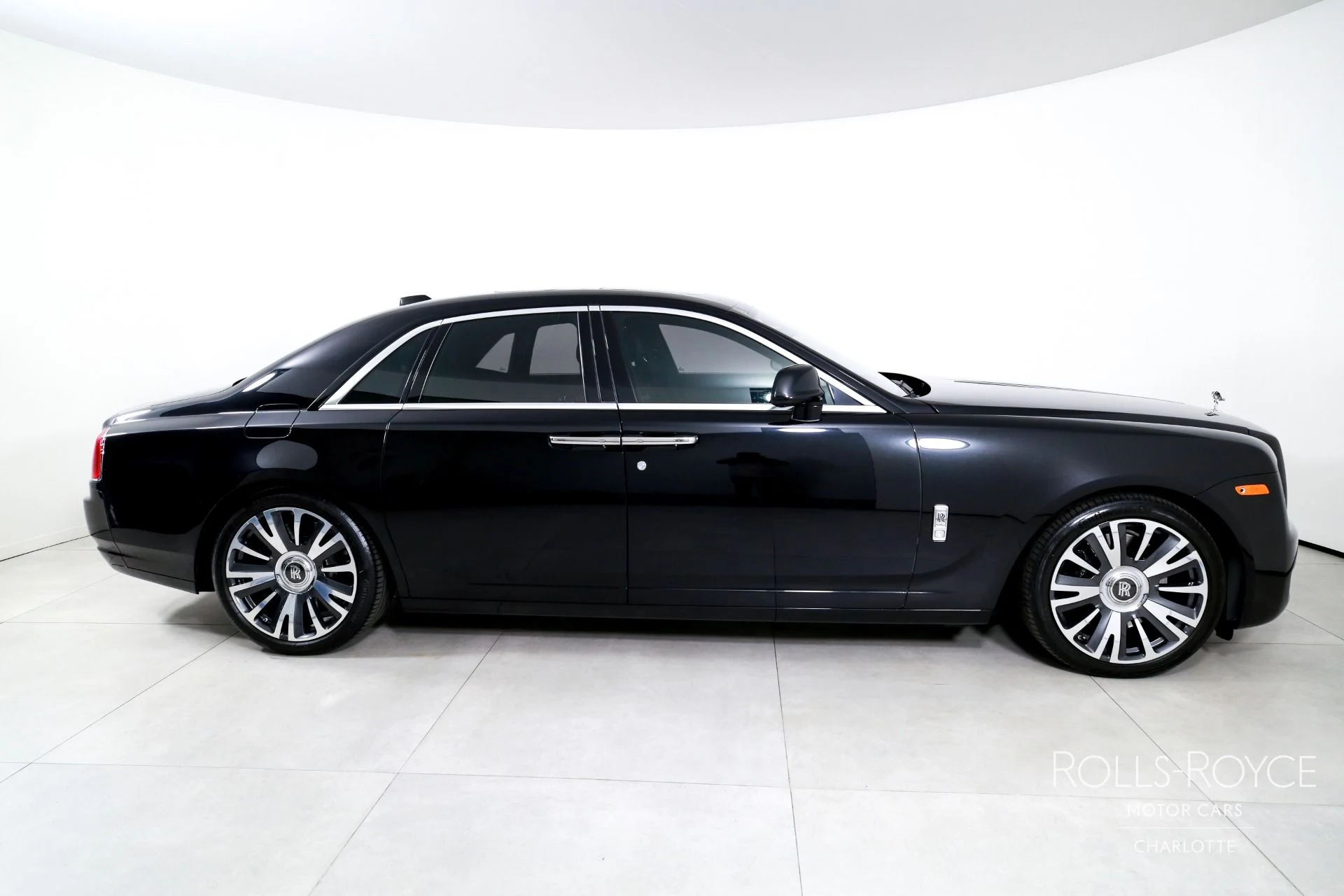 mph009_1427177263_Used_2019_Rolls_Royce_Ghost_1769449572_3166a1d74a