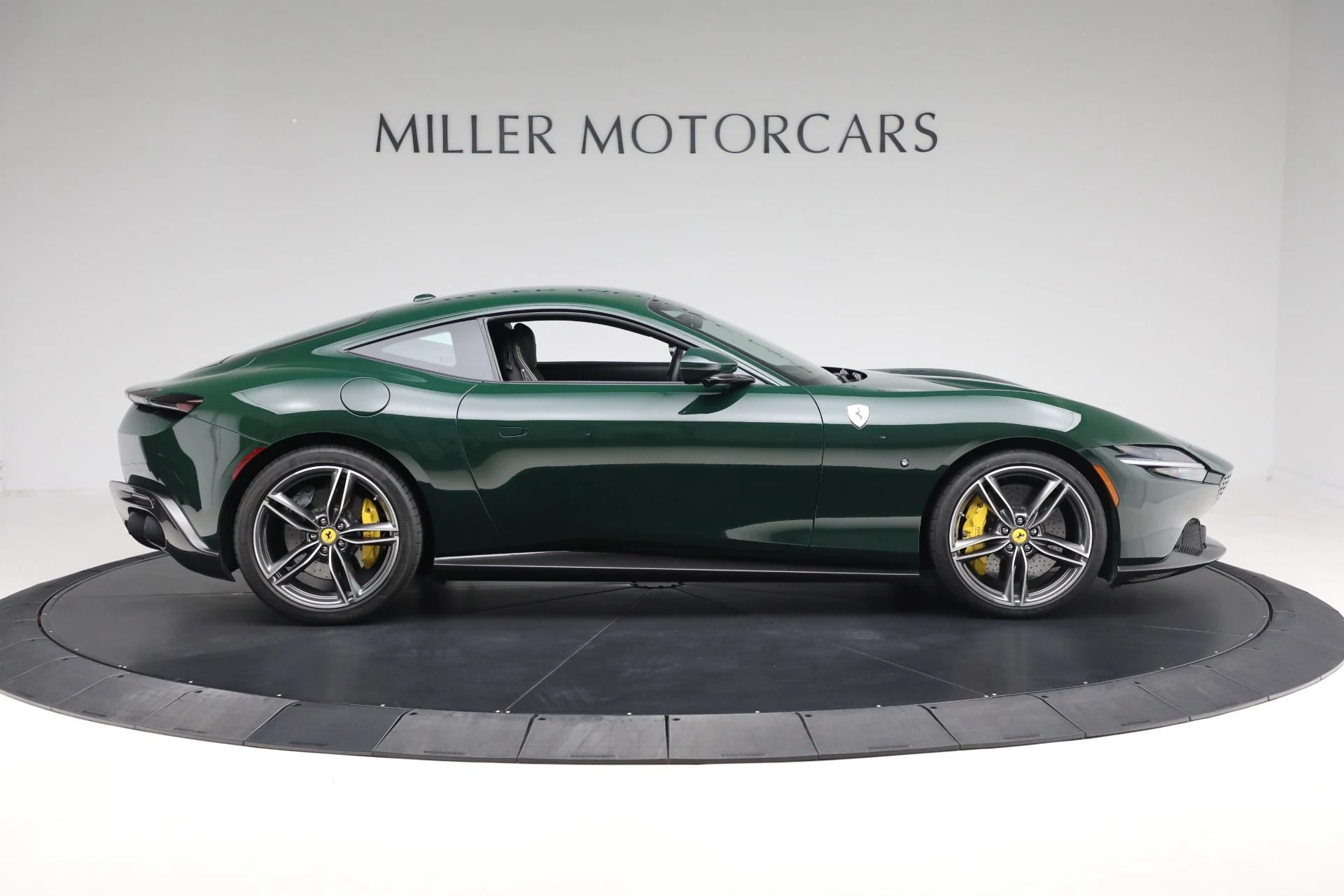 mph009_1427937487_Used_2023_Ferrari_Roma_1afbf42195