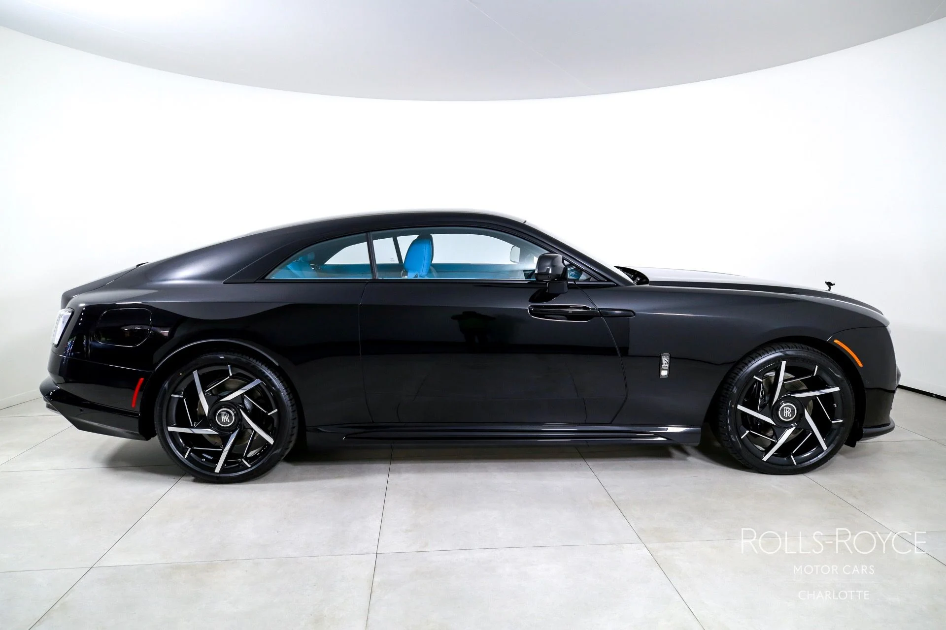 mph009_1431781064_Used_2025_Rolls_Royce_Black_Badge_Spectre_1752785371_46886717cc