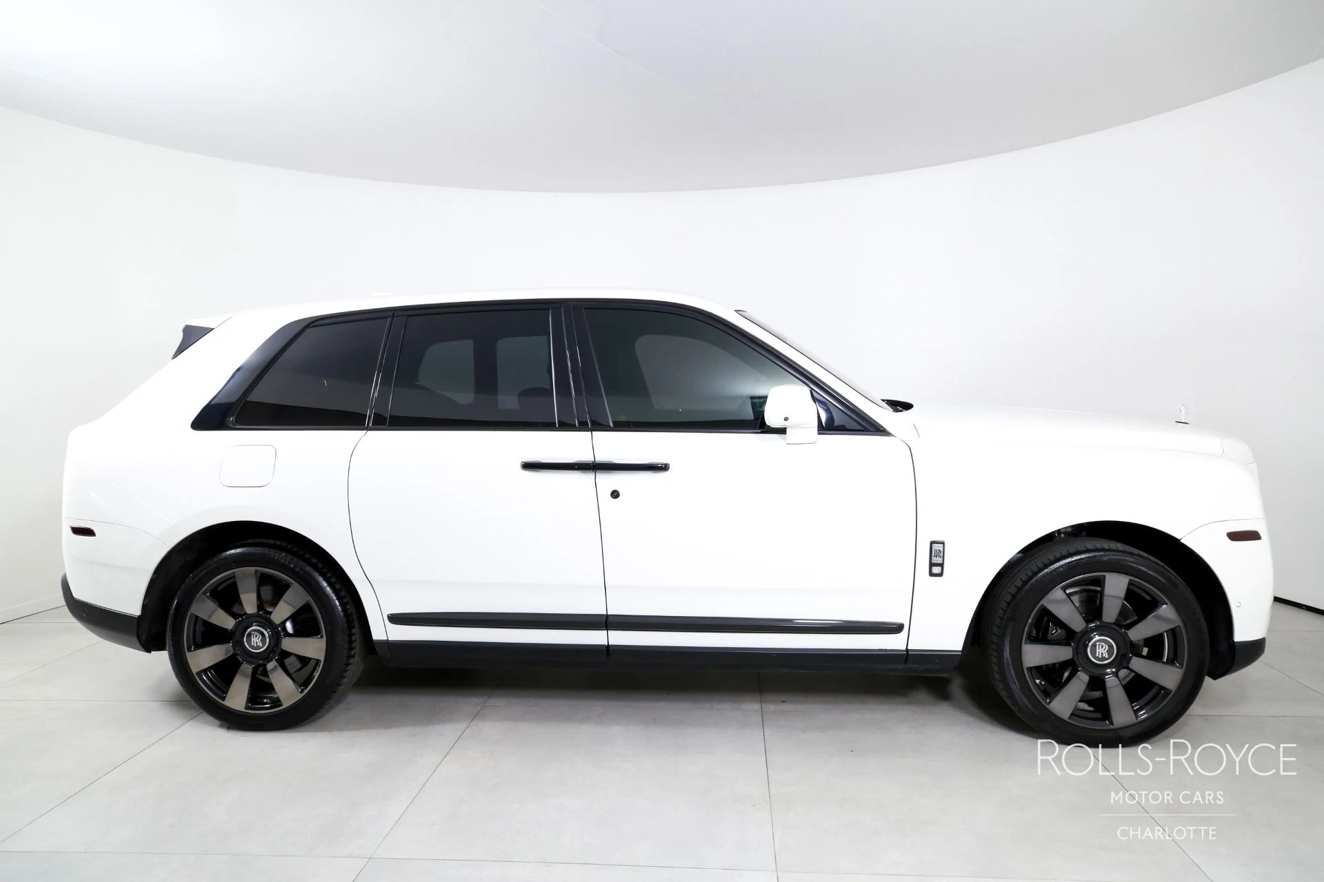 mph009_1442592125_Used_2019_Rolls_Royce_Cullinan_1771361502_ced6d03049