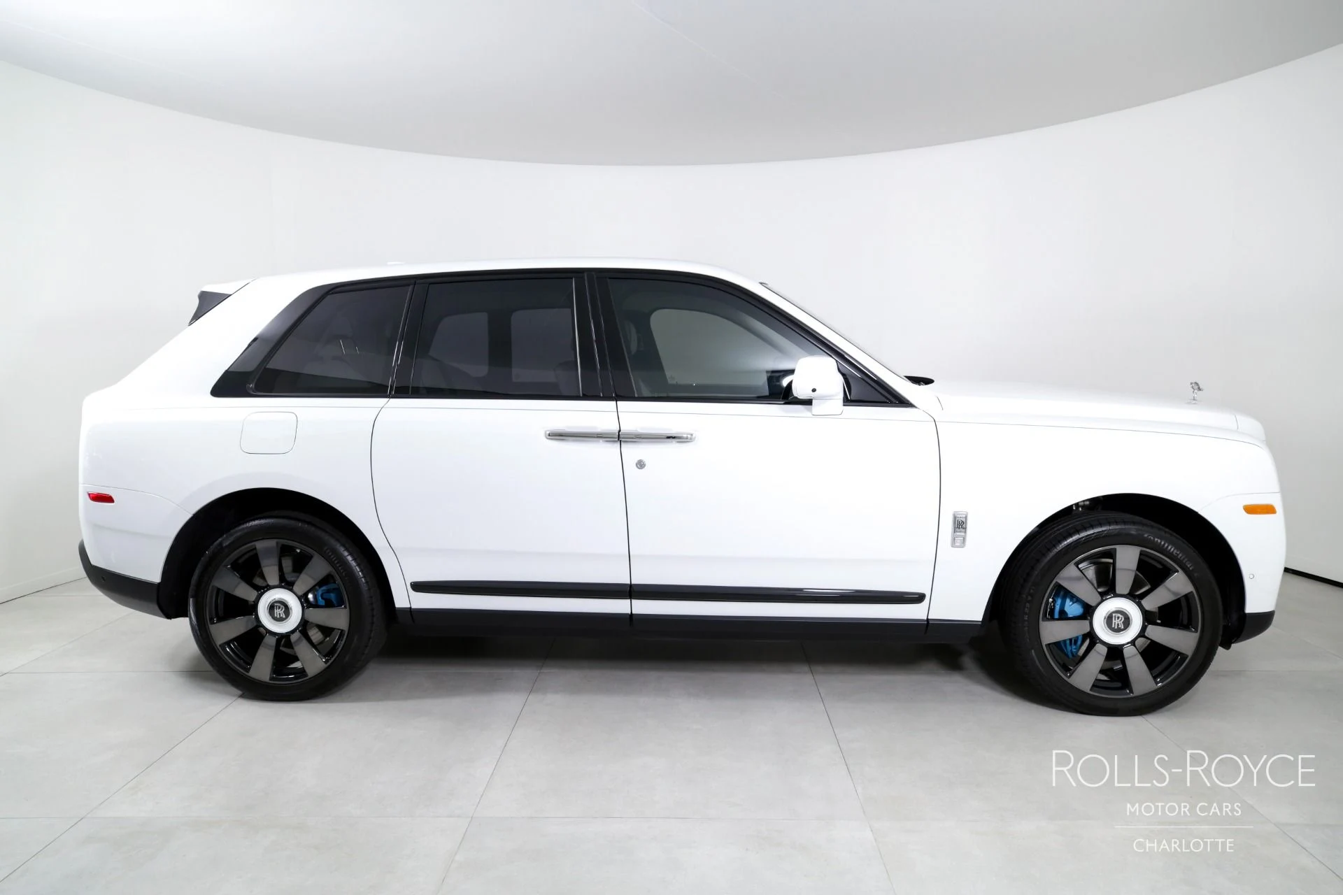 mph009_1443027051_Used_2023_Rolls_Royce_Cullinan_1709308127_3734de42c9