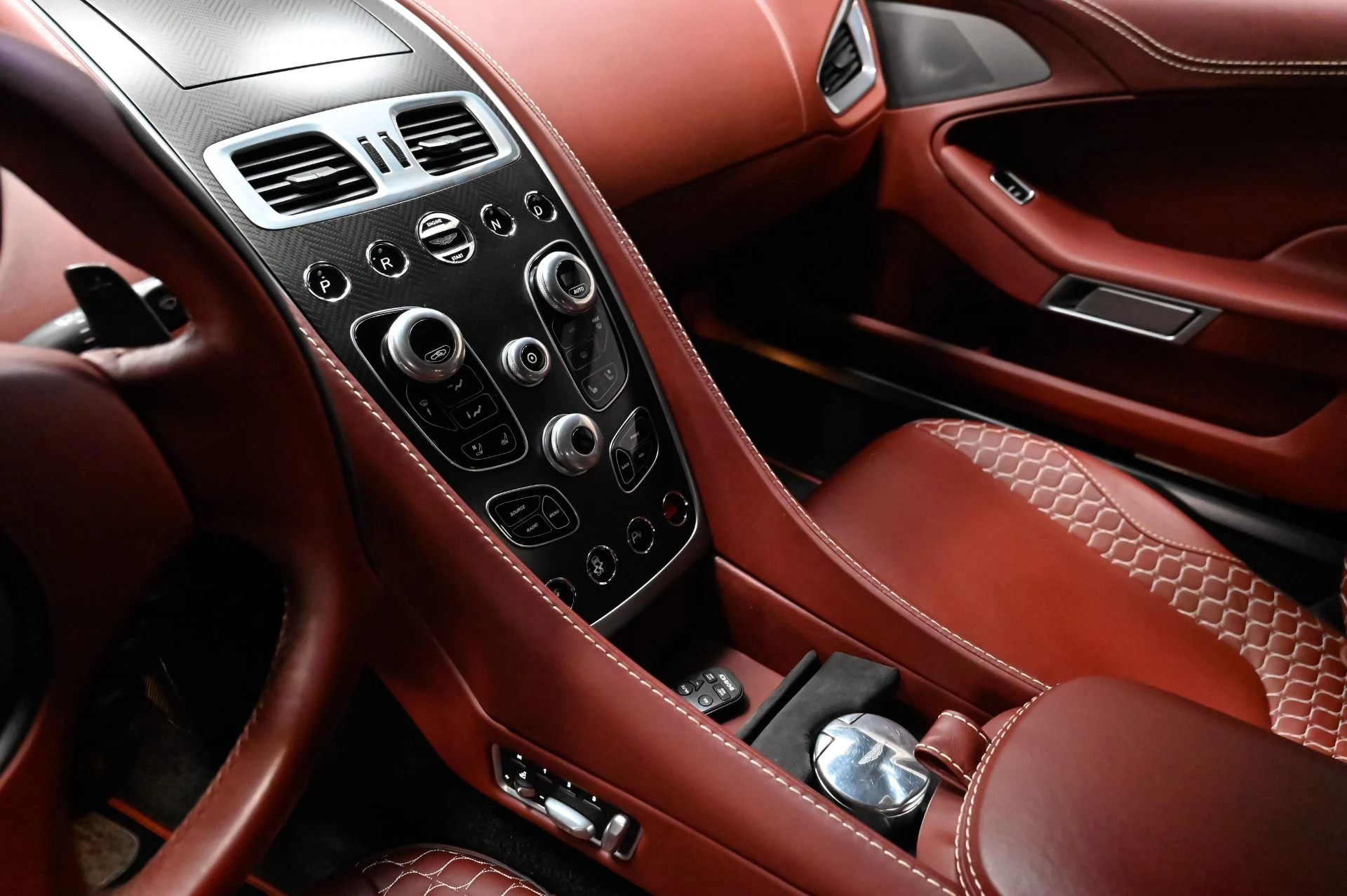 mph009_1448032722_Used_2014_Aston_Martin_Vanquish_V12_1793299602_045f1283ad