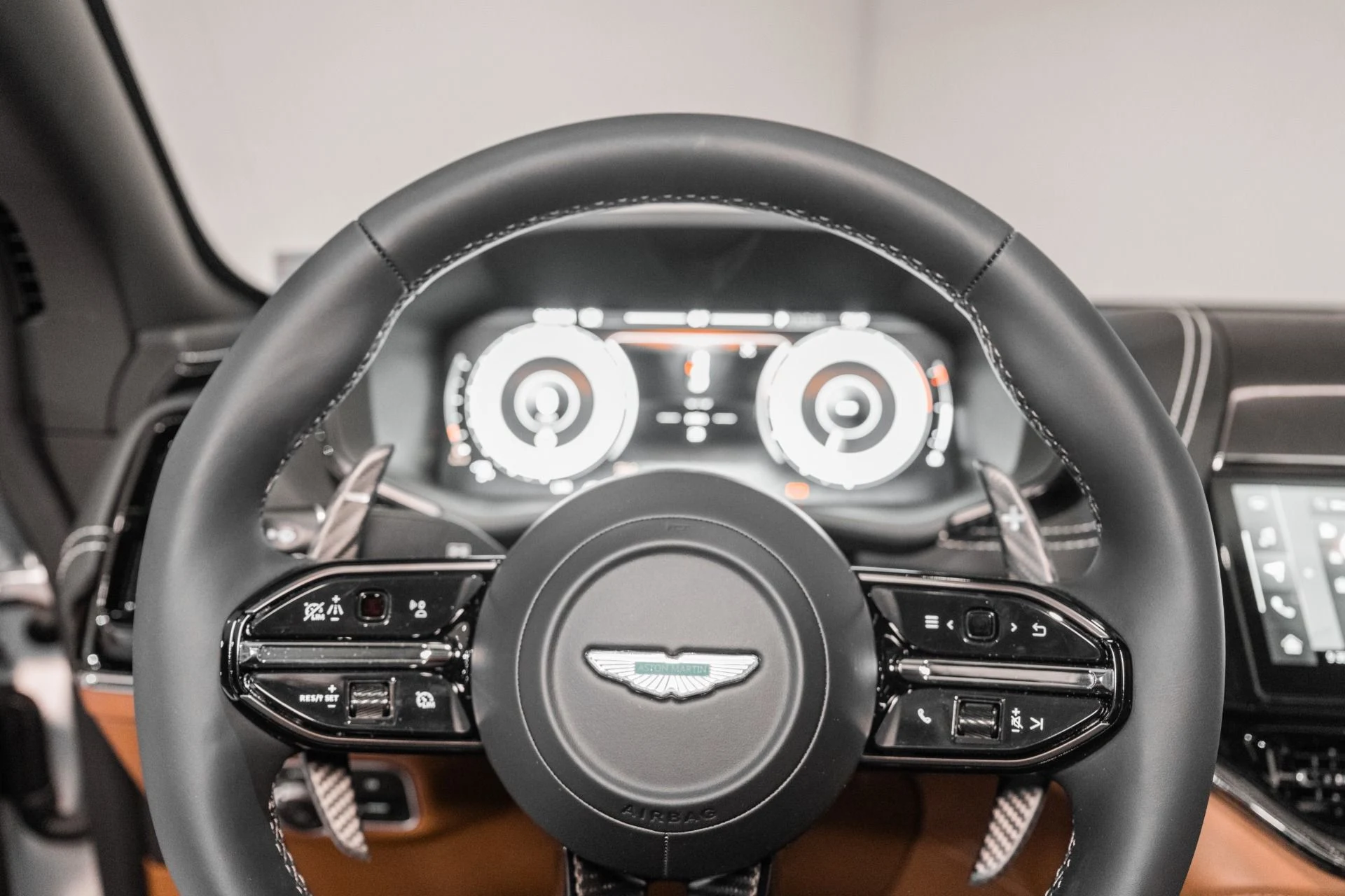 mph009_145186093_New_2026_Aston_Martin_DBX_707_1780937763_05ed2806cd