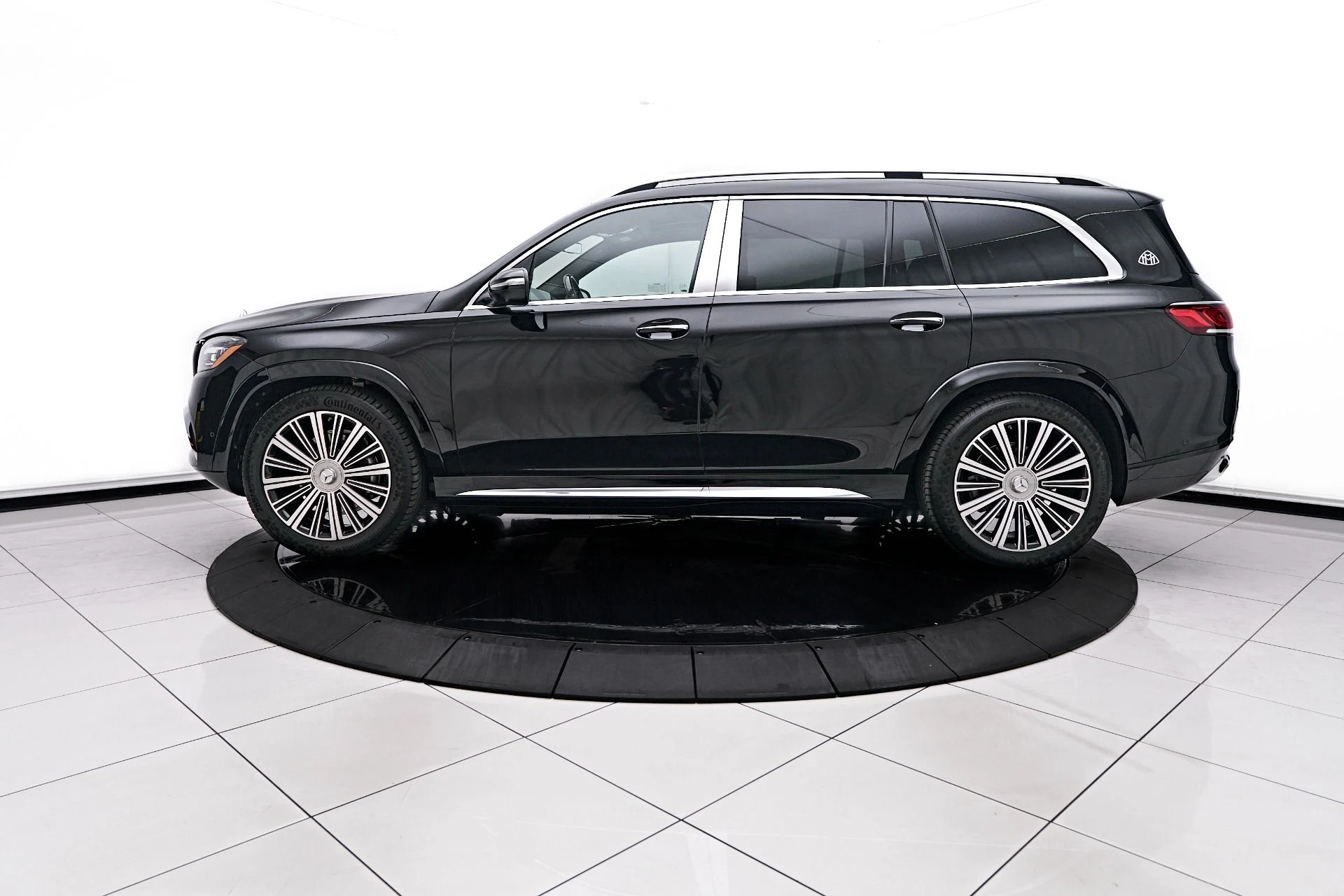 mph009_145426077_Used_2023_Mercedes_Benz_GLS_Maybach_GLS_600_1762799202_f1304fc180