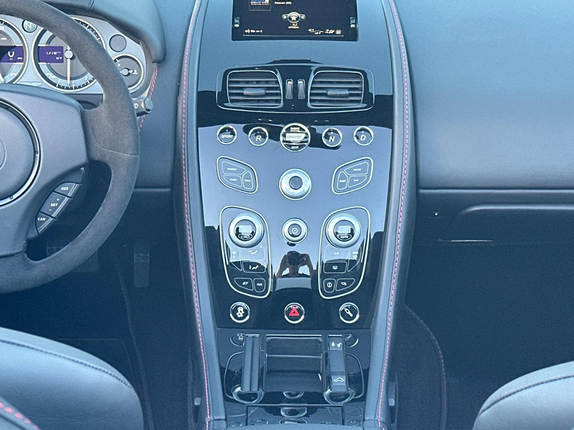 mph009_1454720927_Used_2017_Aston_Martin_V12_Vantage_S_1763219347_4ef50097aa